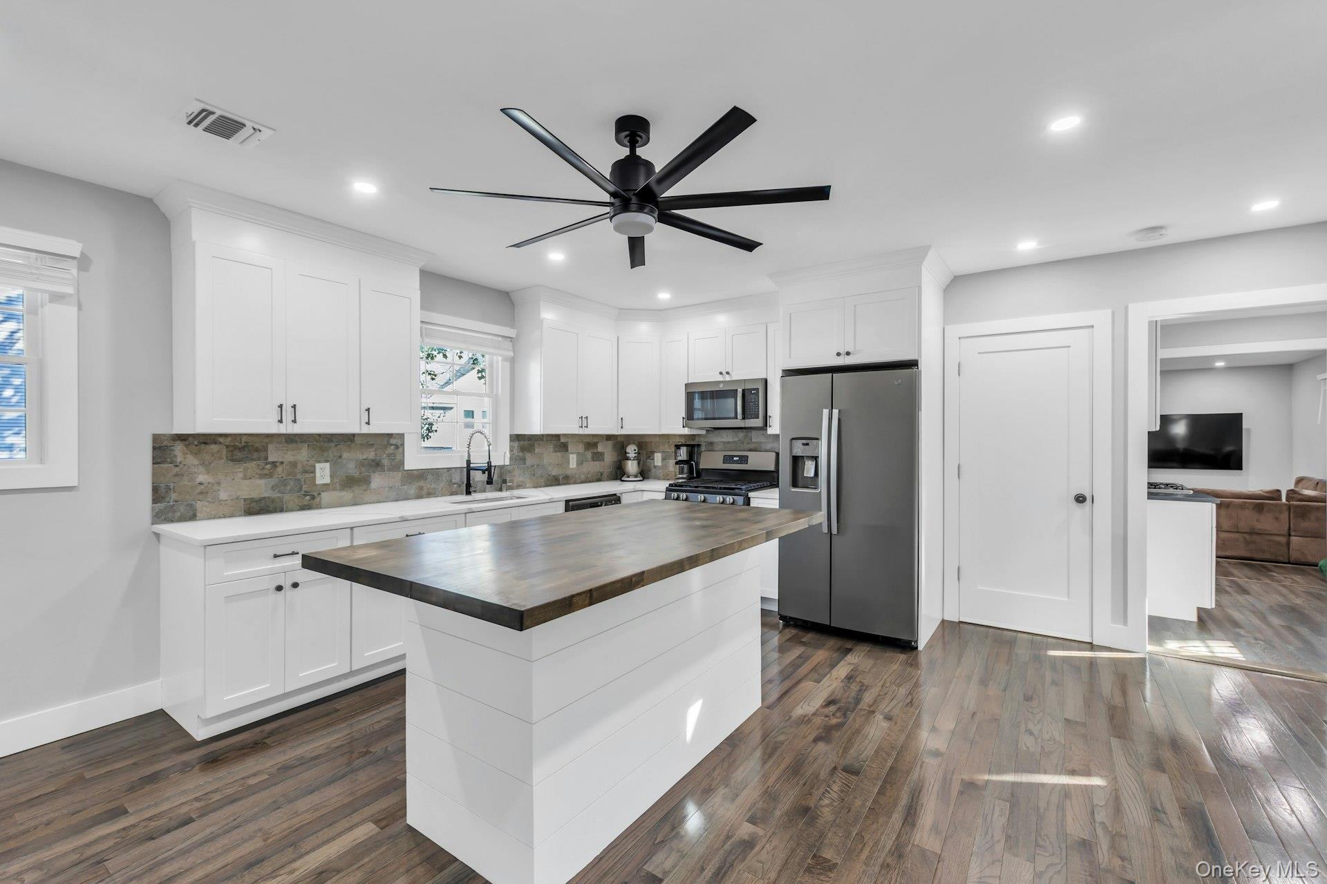 #6 photo, 2 Roosevelt Street, Bayville , NY 11709