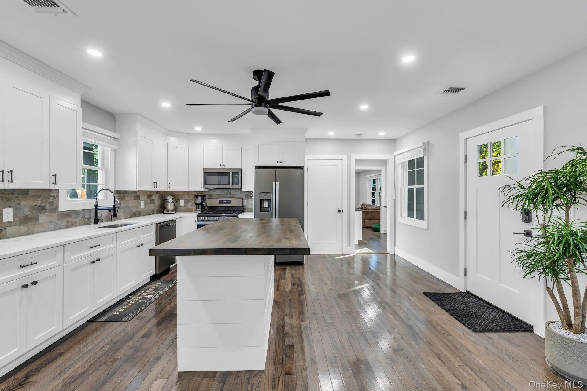 #7 photo, 2 Roosevelt Street, Bayville , NY 11709