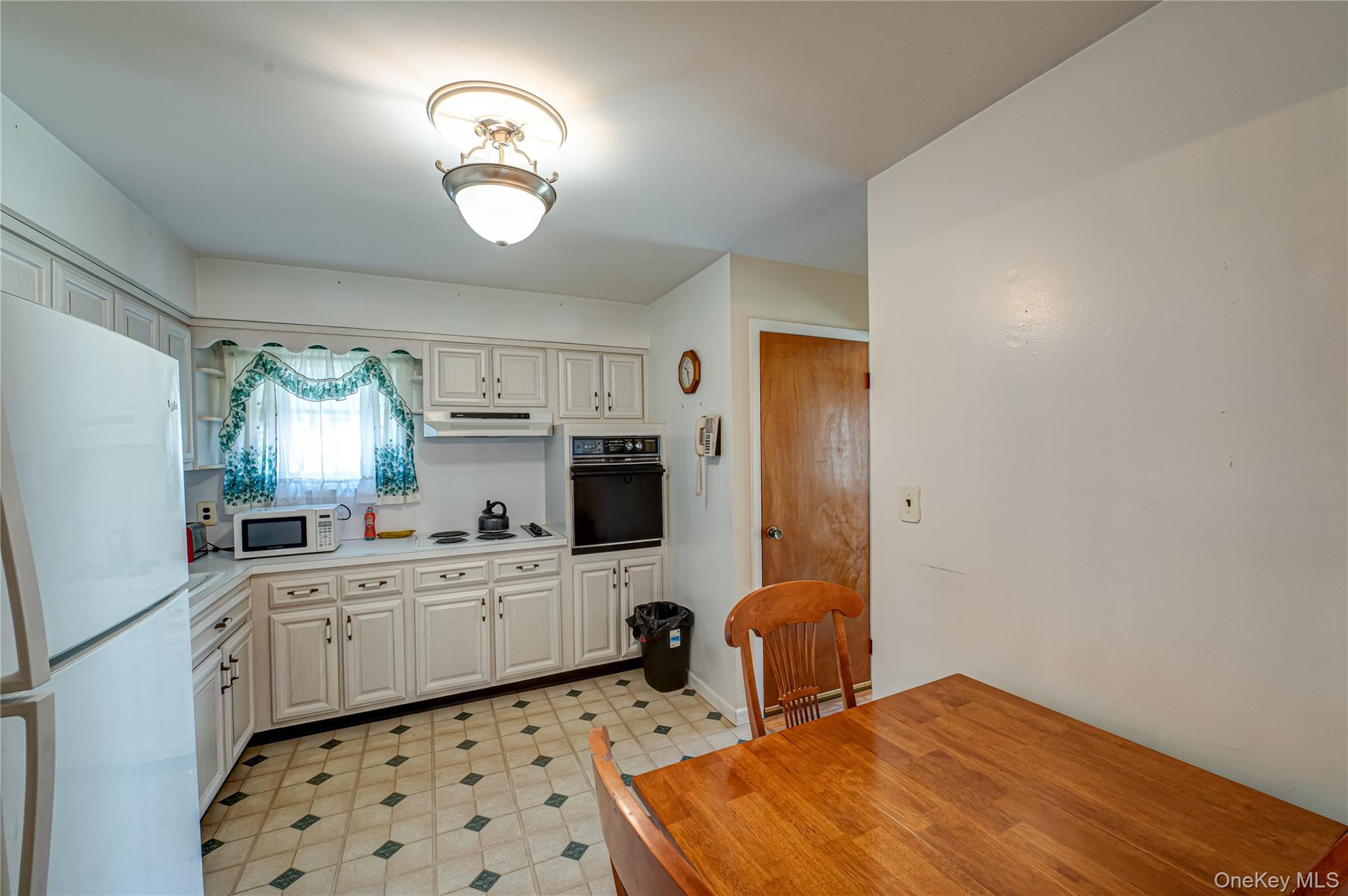 #10 photo, 2672 Martin Avenue, Bellmore , NY 11710