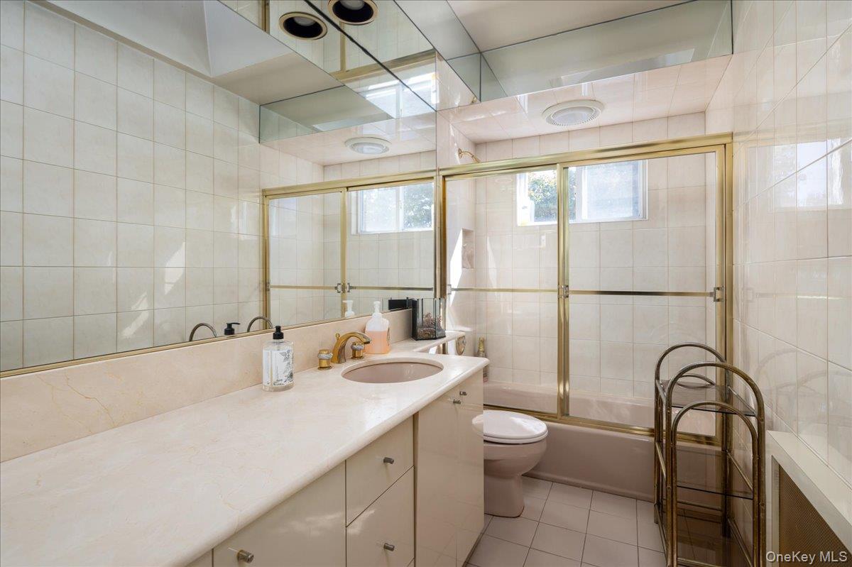 #11 photo, 202 Vincent Drive, East Meadow , NY 11554