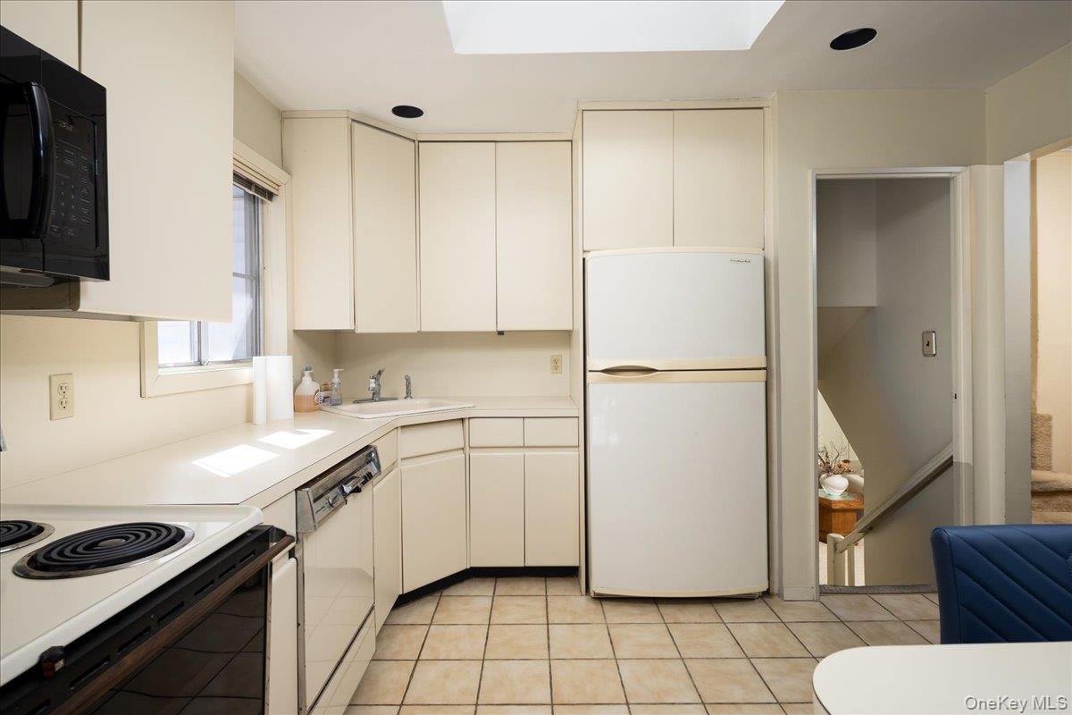 #3 photo, 202 Vincent Drive, East Meadow , NY 11554