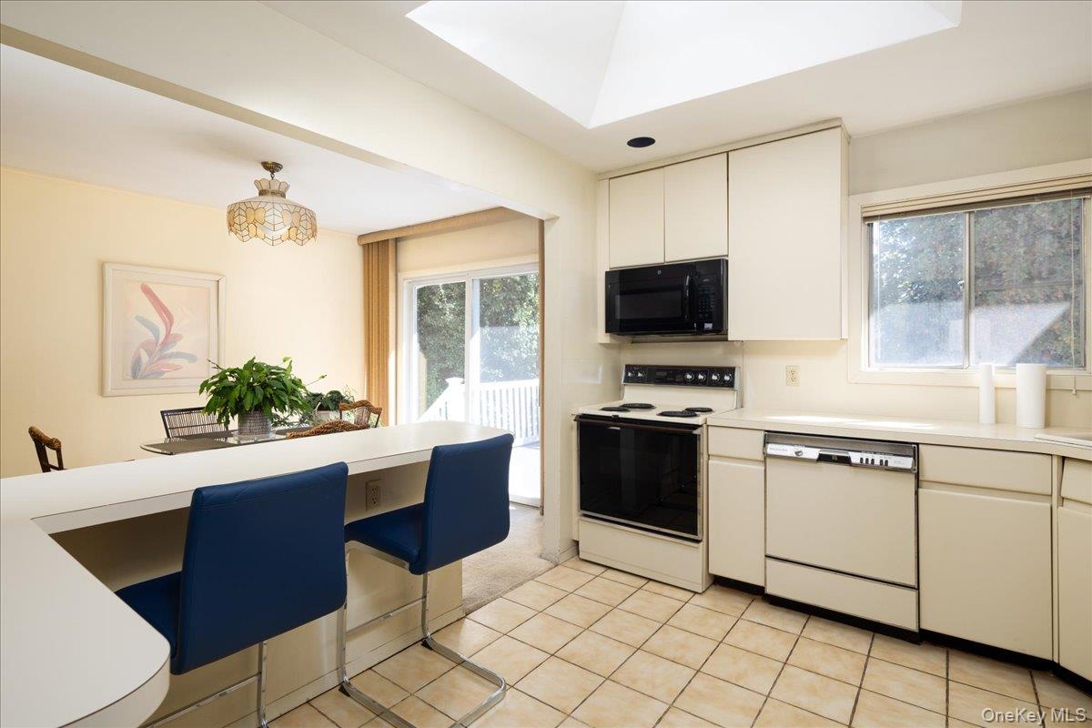 #4 photo, 202 Vincent Drive, East Meadow , NY 11554