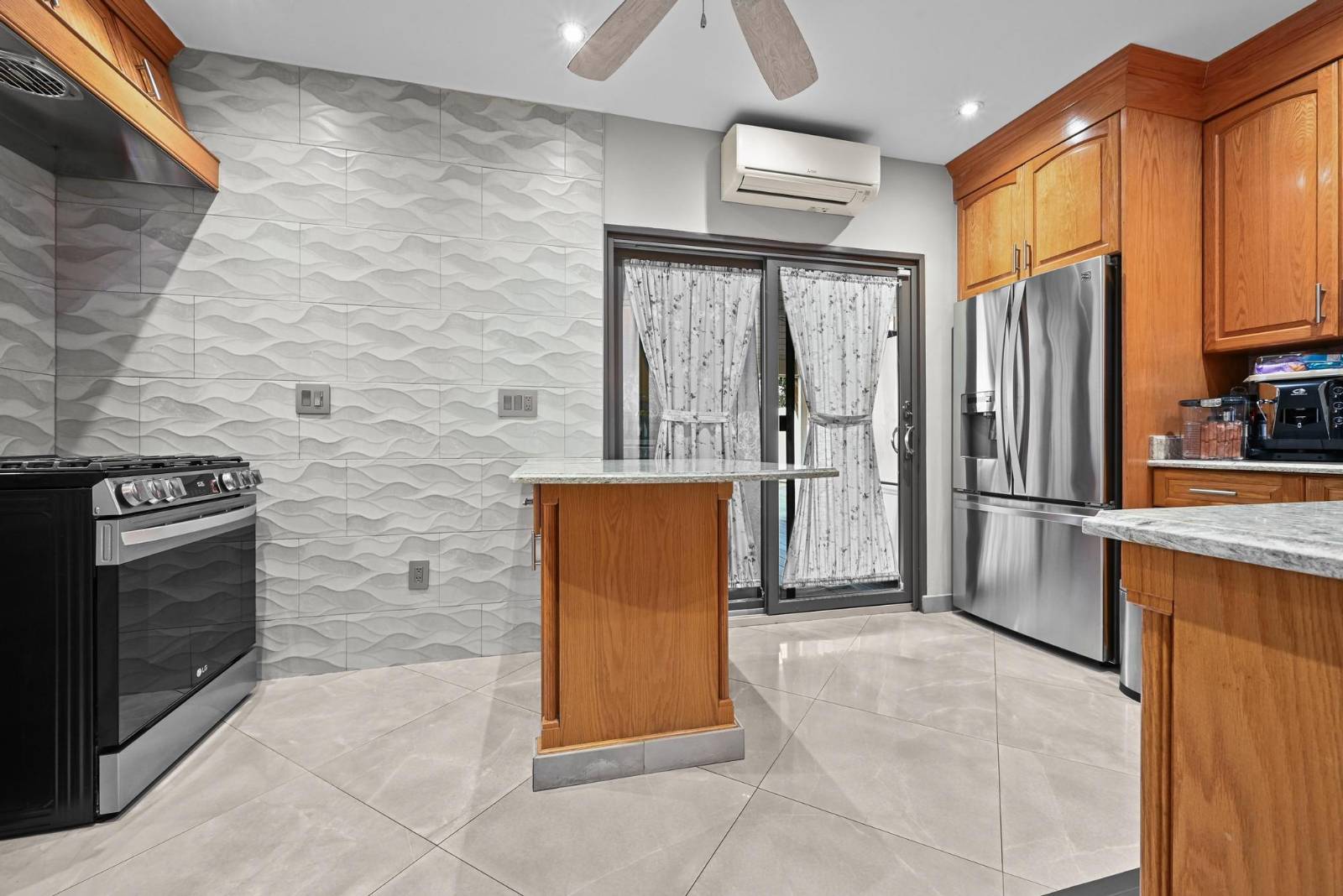 #9 photo, 1836 72nd St, Bensonhurst , NY 11204