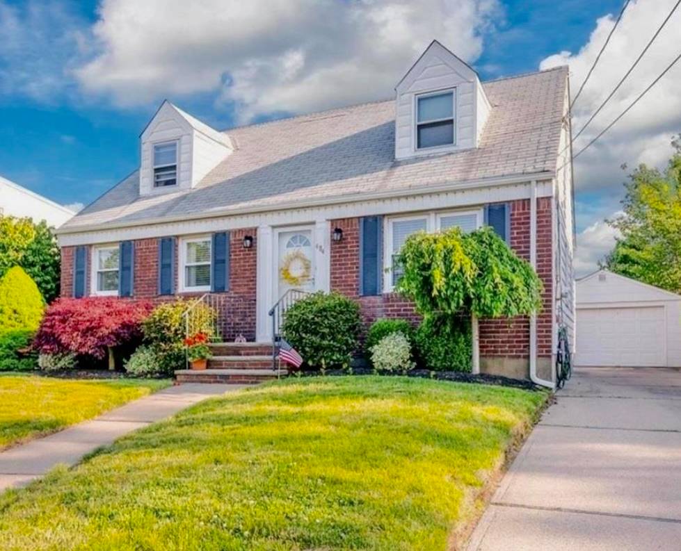 #1 photo, 484 Chelsea Rd, Oceanside , NY 11572