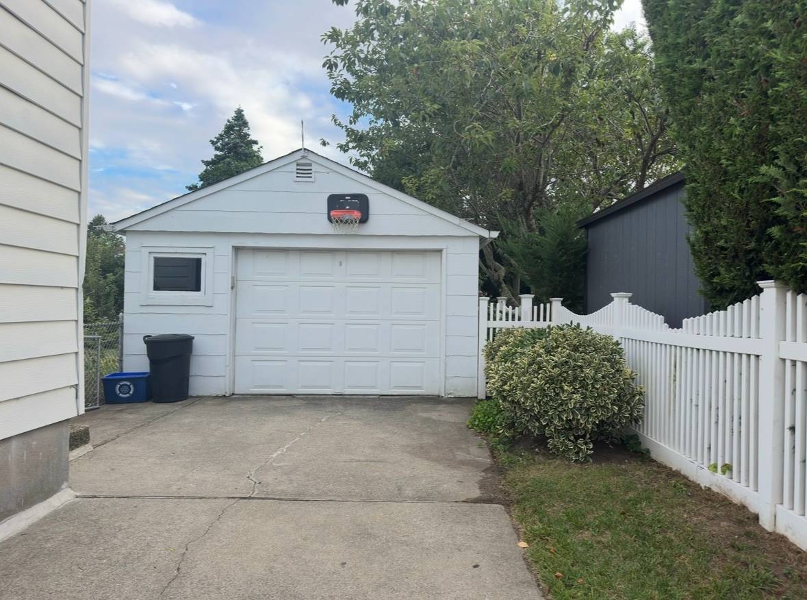 #21 photo, 484 Chelsea Rd, Oceanside , NY 11572