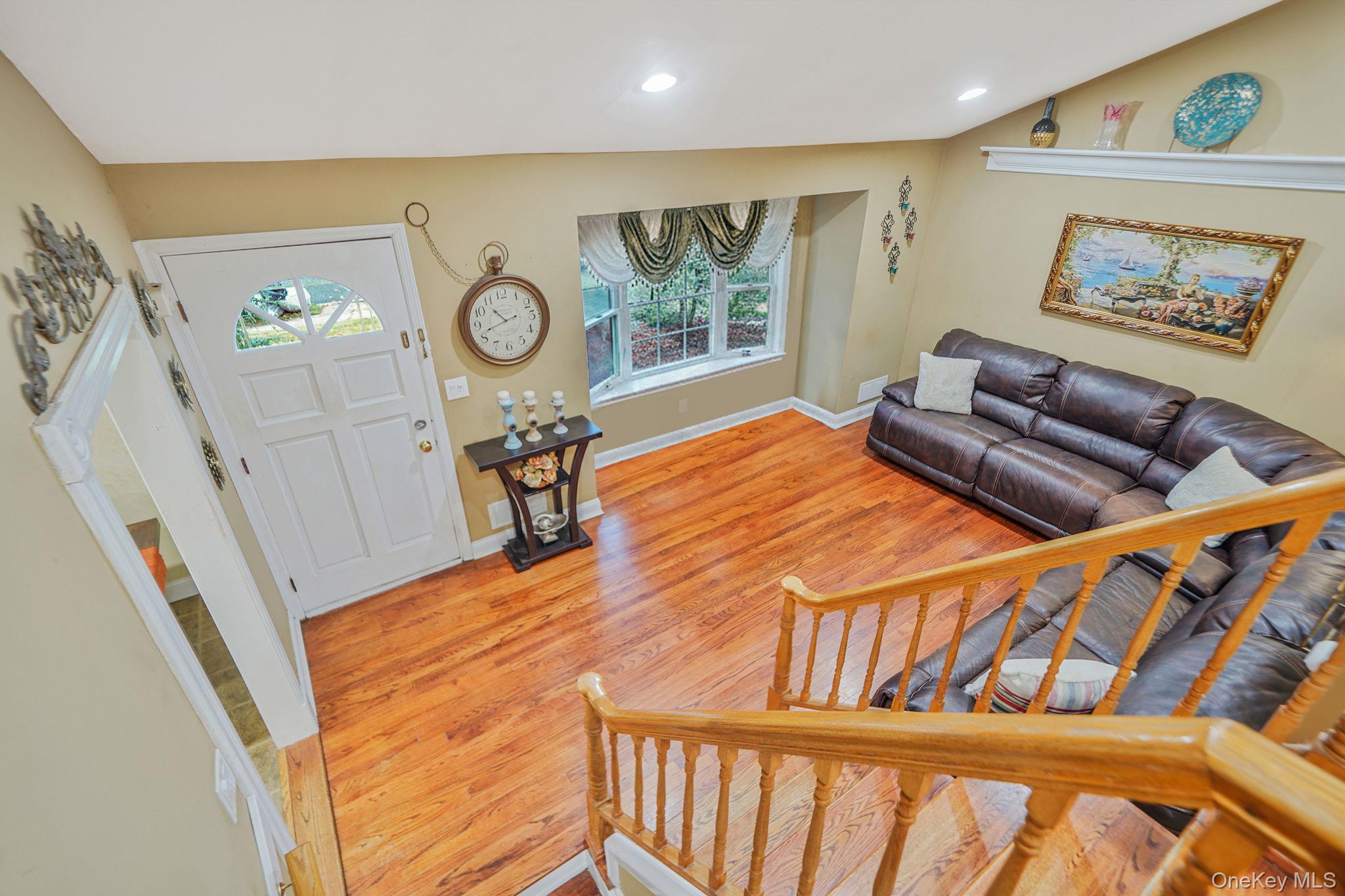 #11 photo, 325 W 16th Street, Deer Park , NY 11729