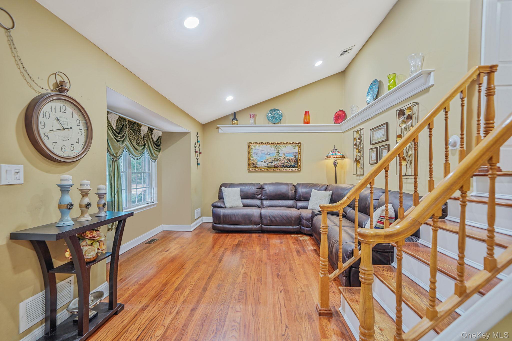 #13 photo, 325 W 16th Street, Deer Park , NY 11729