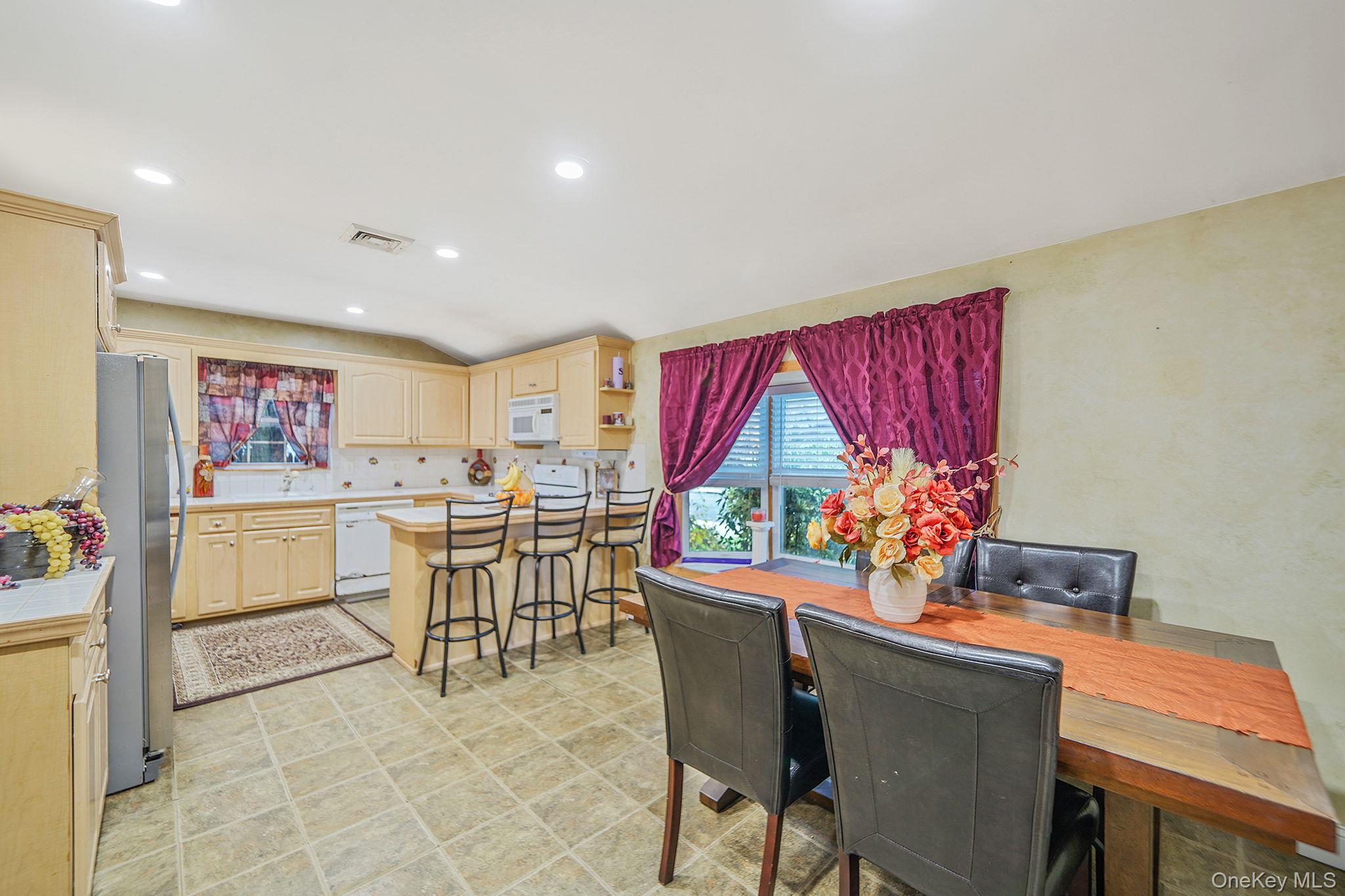 #16 photo, 325 W 16th Street, Deer Park , NY 11729