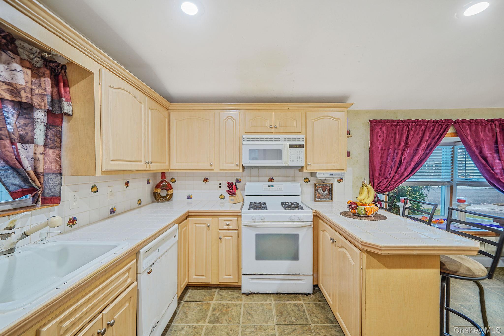 #18 photo, 325 W 16th Street, Deer Park , NY 11729