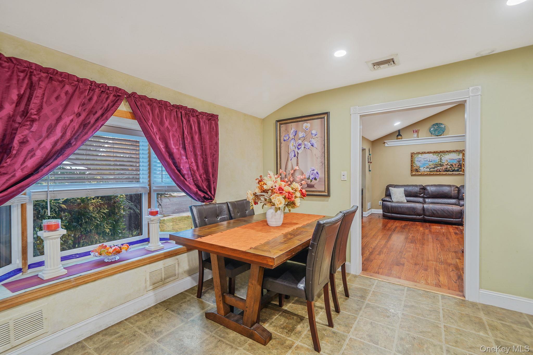 #19 photo, 325 W 16th Street, Deer Park , NY 11729