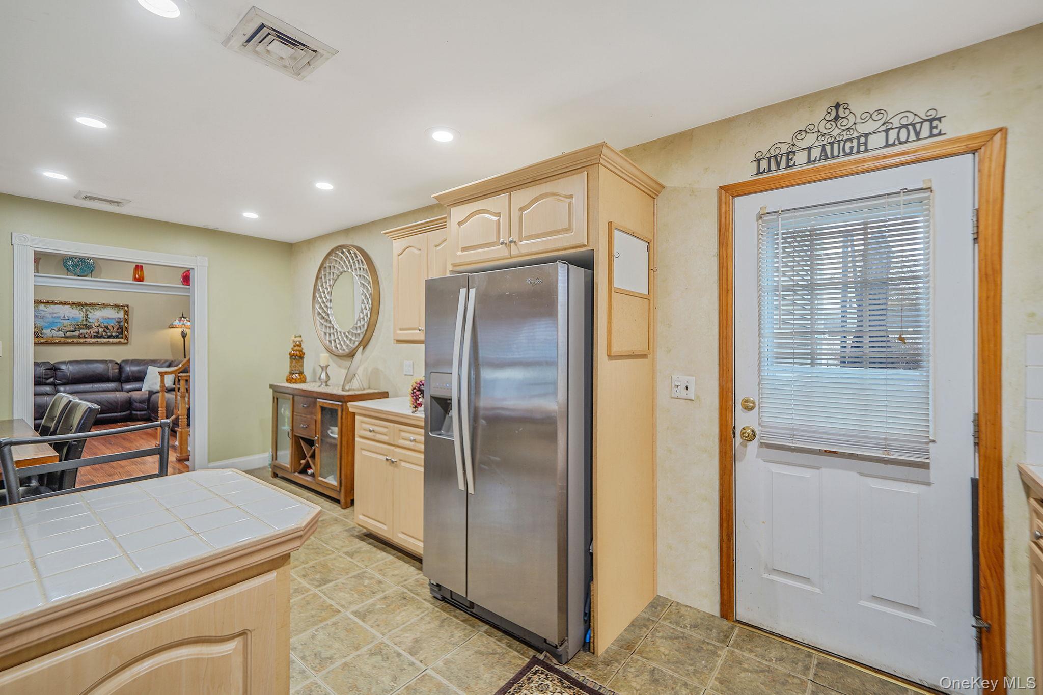 #20 photo, 325 W 16th Street, Deer Park , NY 11729