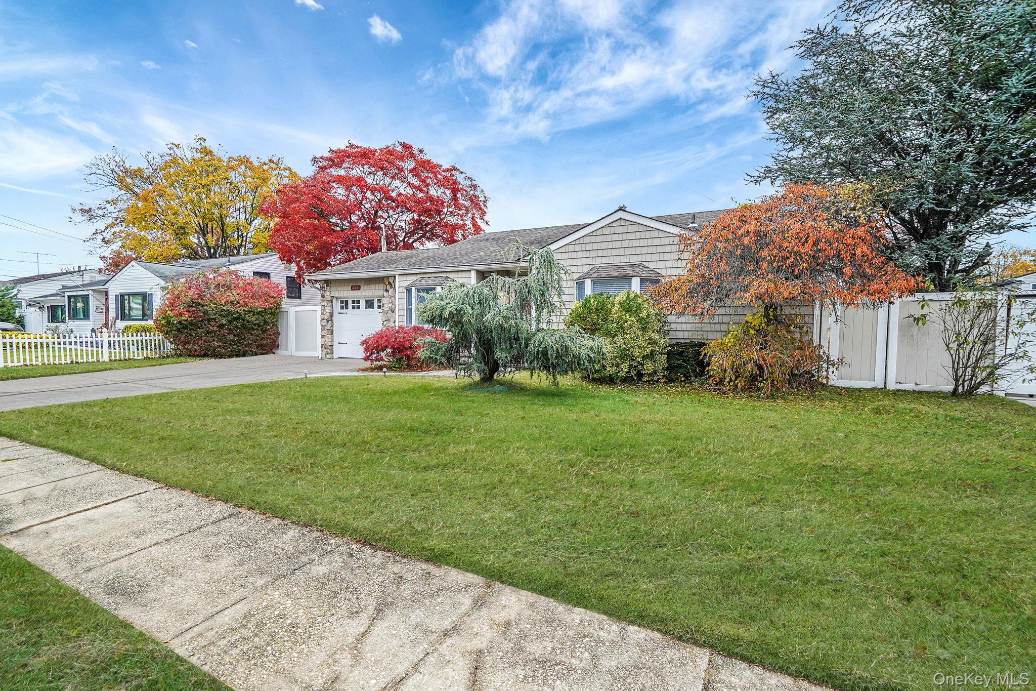 #3 photo, 325 W 16th Street, Deer Park , NY 11729