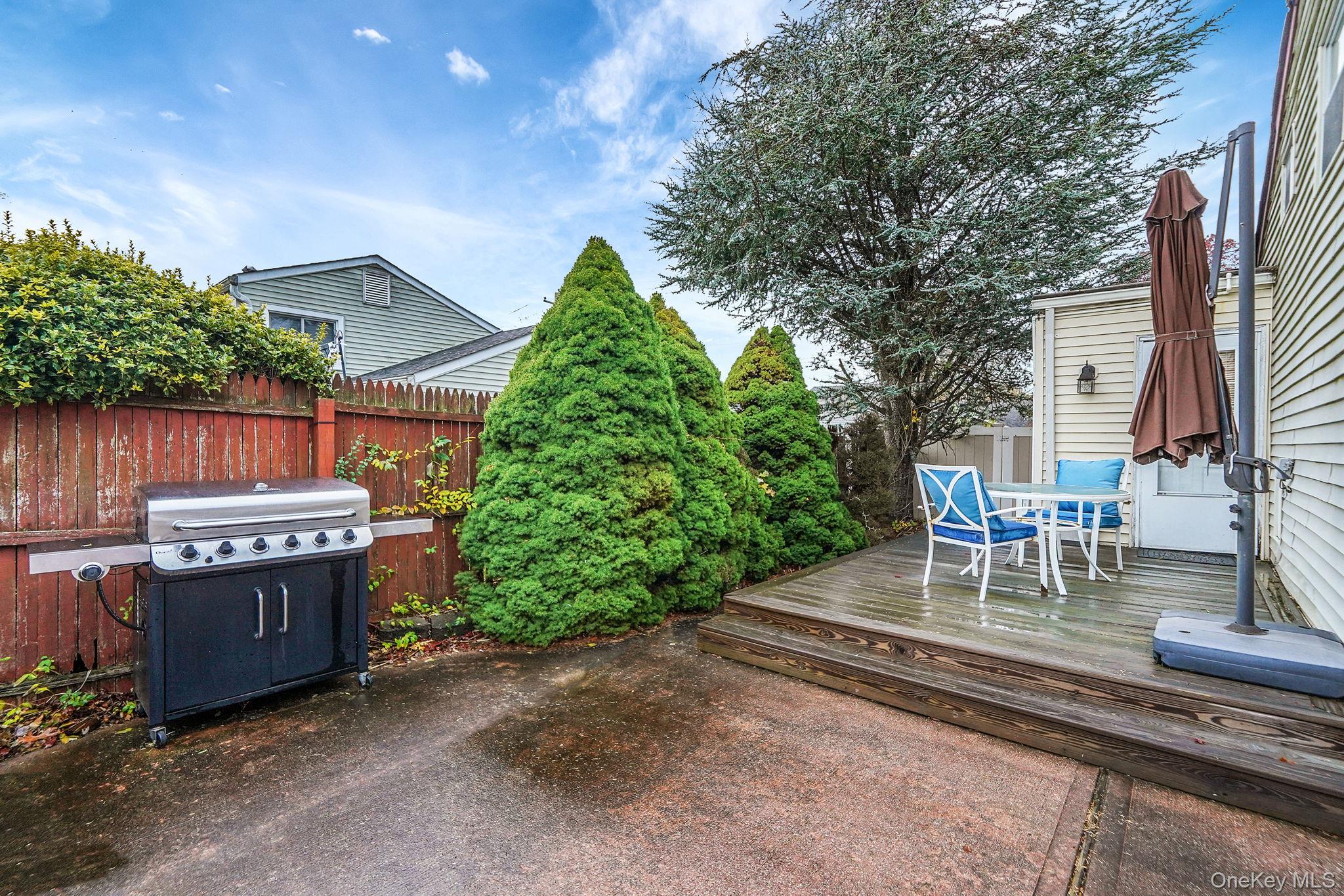 #4 photo, 325 W 16th Street, Deer Park , NY 11729