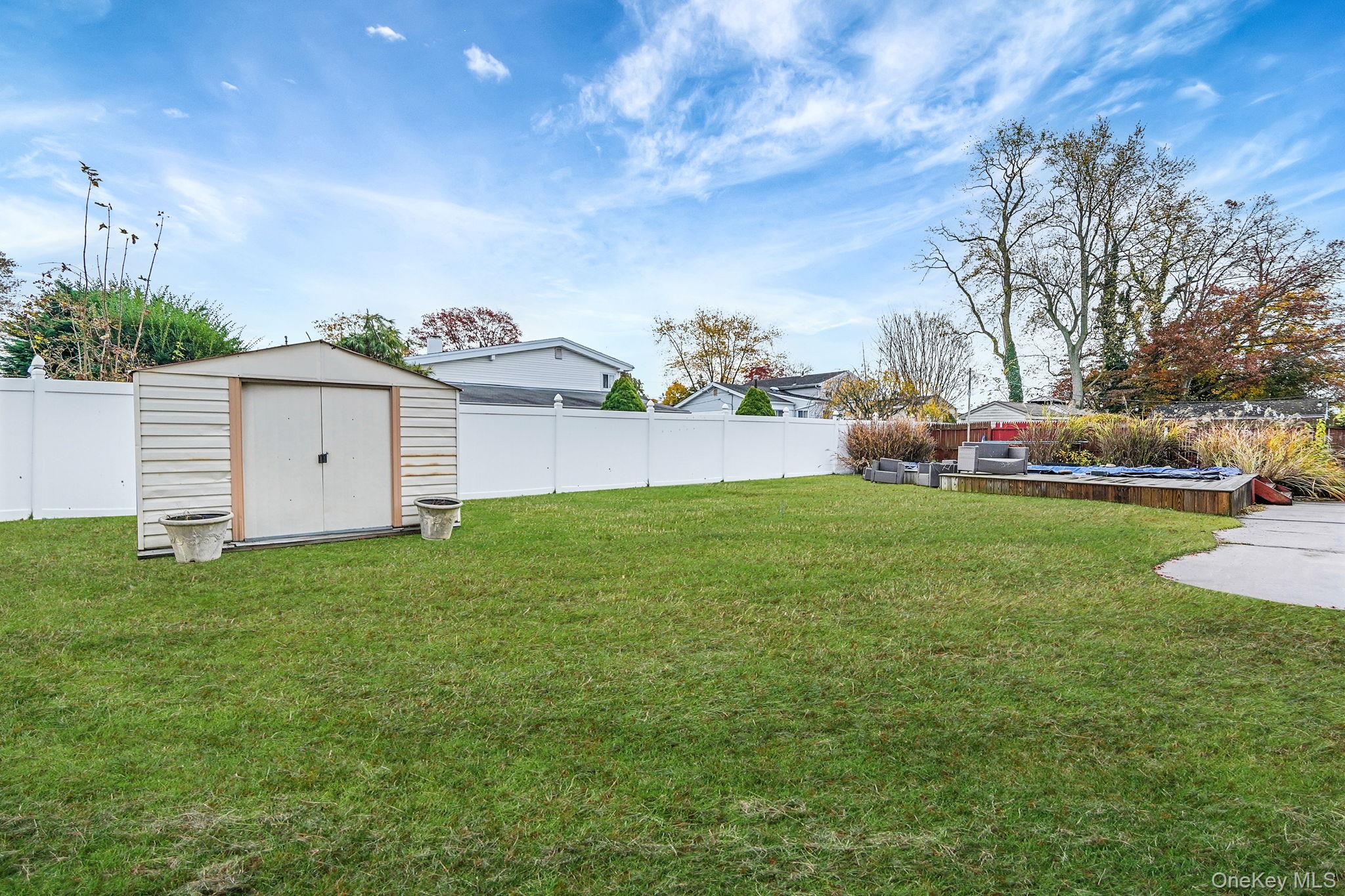 #9 photo, 325 W 16th Street, Deer Park , NY 11729