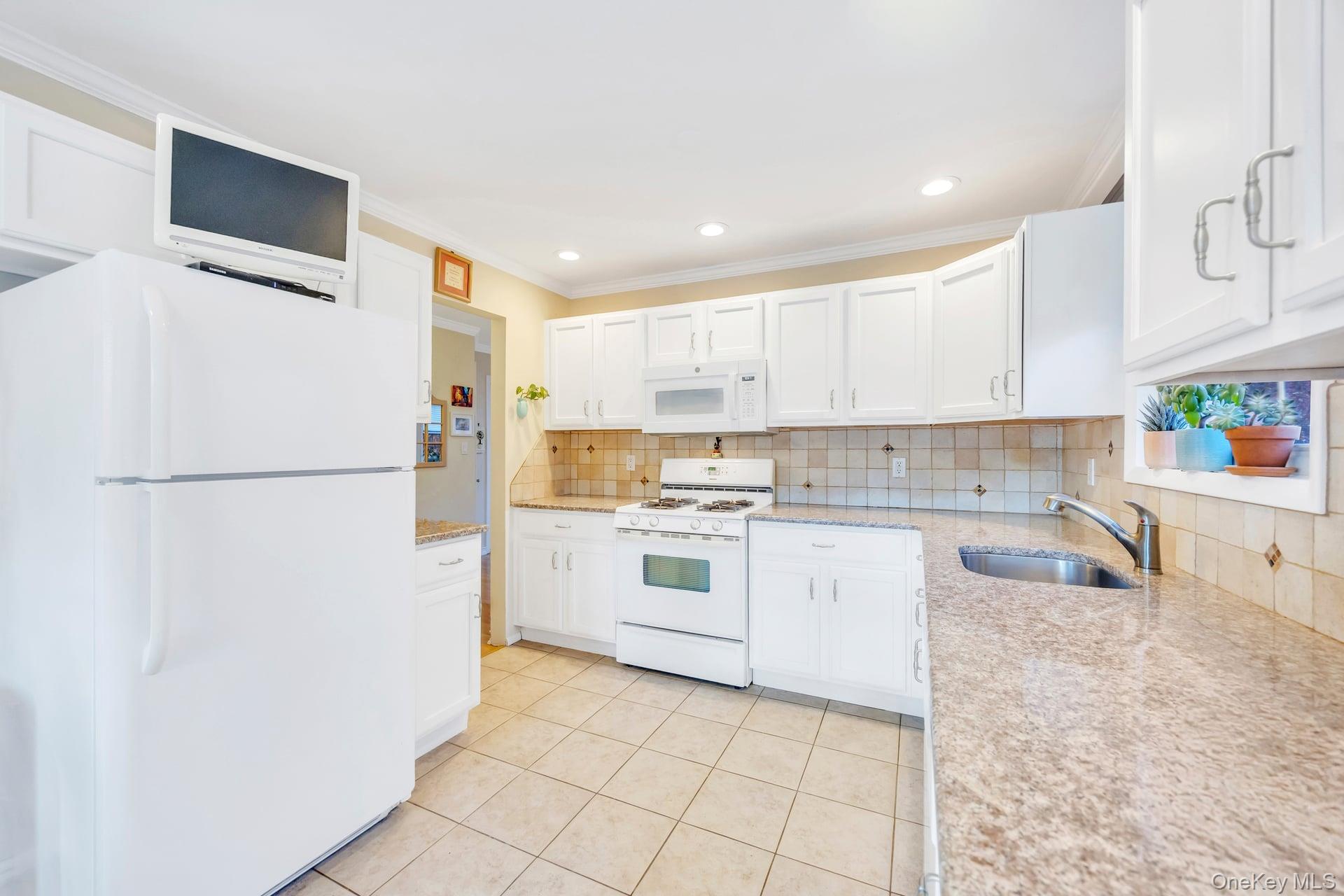 #13 photo, 3 Snowdance Lane, Nesconset , NY 11767