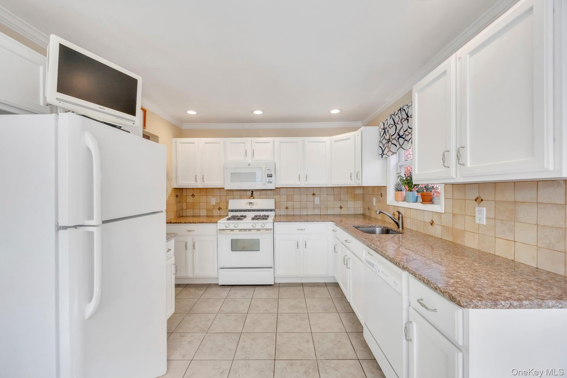 #15 photo, 3 Snowdance Lane, Nesconset , NY 11767