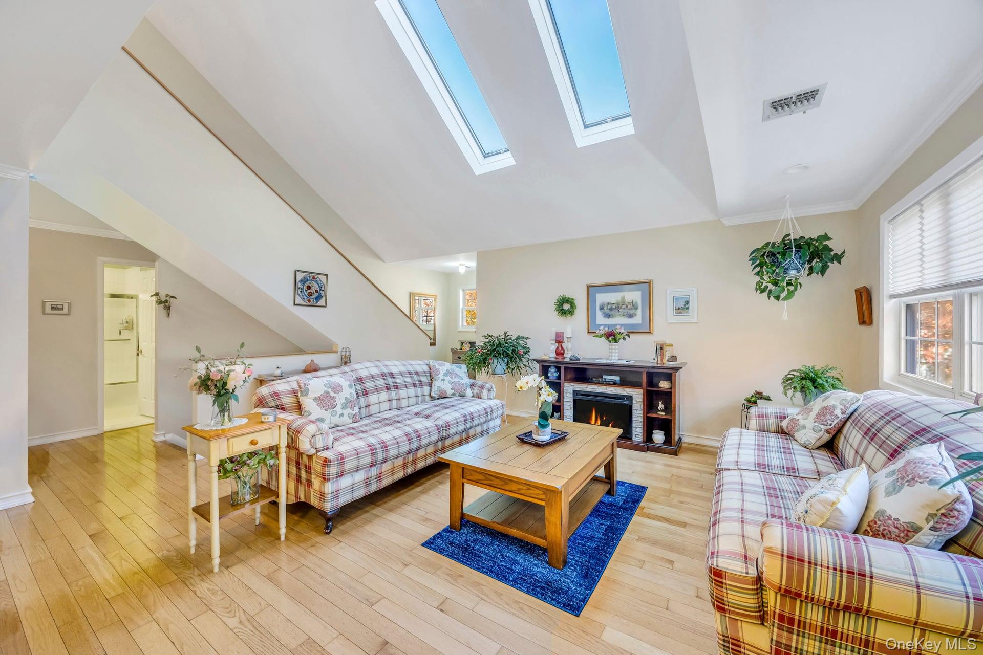 #7 photo, 3 Snowdance Lane, Nesconset , NY 11767