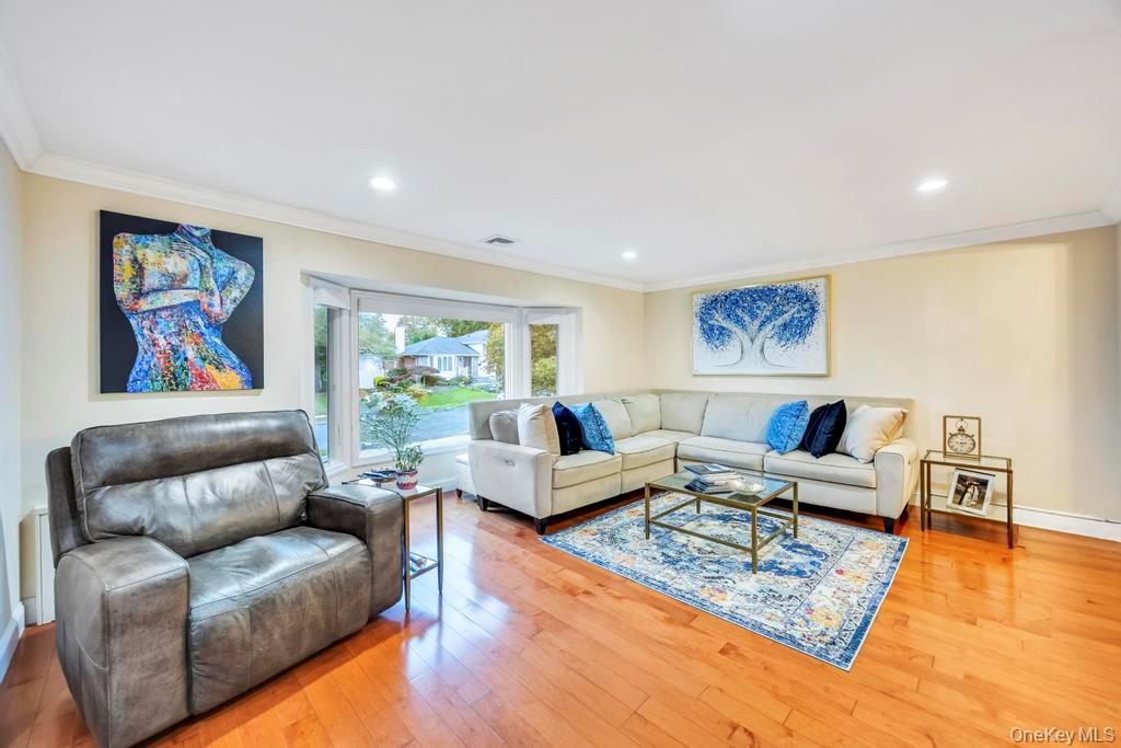 #10 photo, 24 Glenwood Road, Plainview , NY 11803