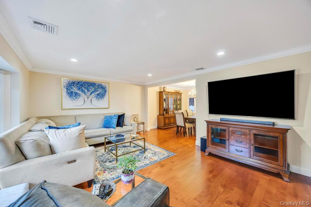 #11 photo, 24 Glenwood Road, Plainview , NY 11803