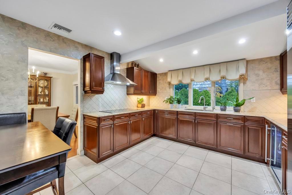 #18 photo, 24 Glenwood Road, Plainview , NY 11803