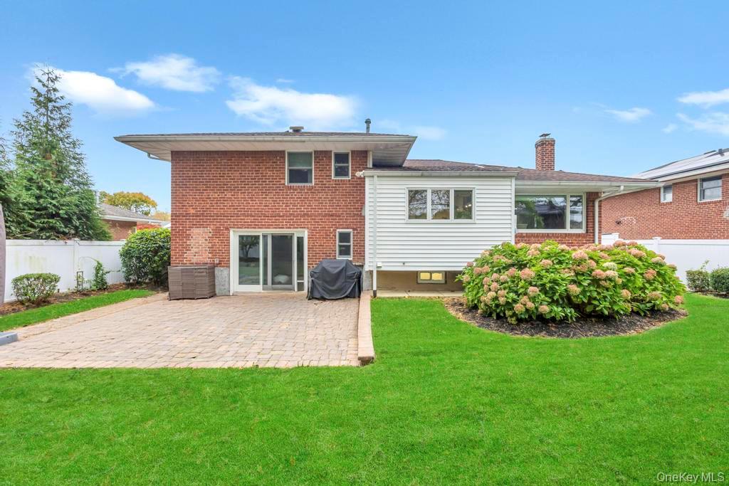 #7 photo, 24 Glenwood Road, Plainview , NY 11803