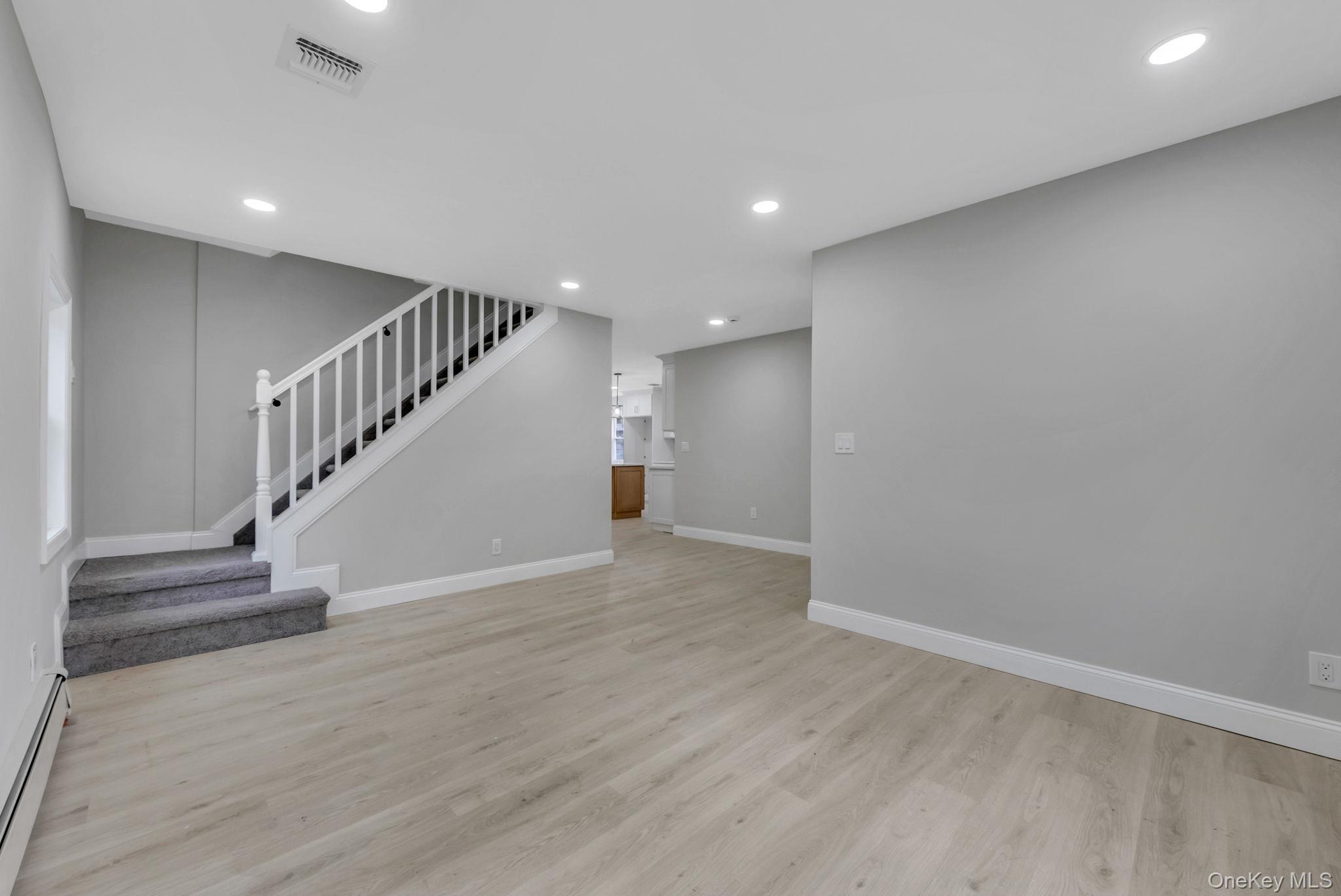 #5 photo, 1911 Carroll Avenue, Merrick , NY 11566