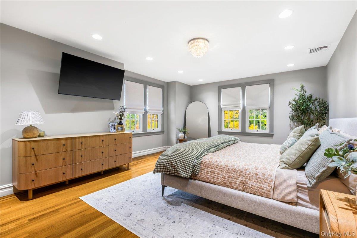 #14 photo, 620 Timpson Street, Pelham , NY 10803