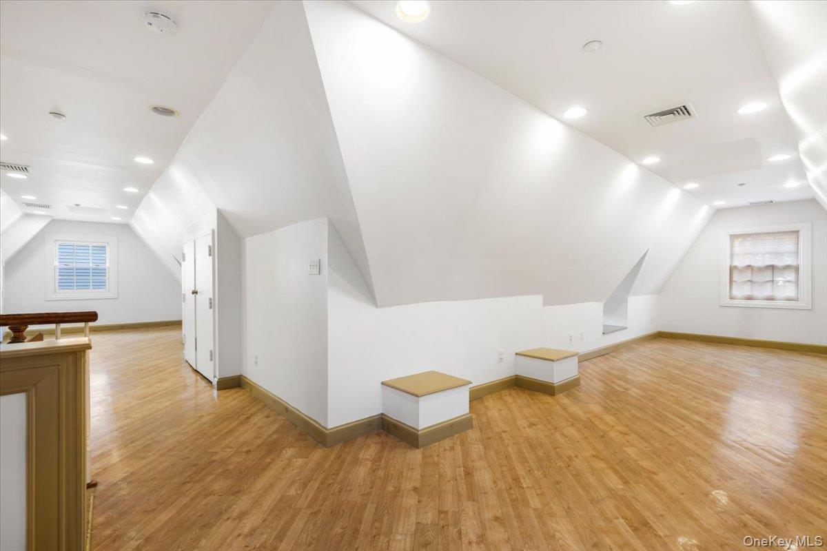 #20 photo, 620 Timpson Street, Pelham , NY 10803