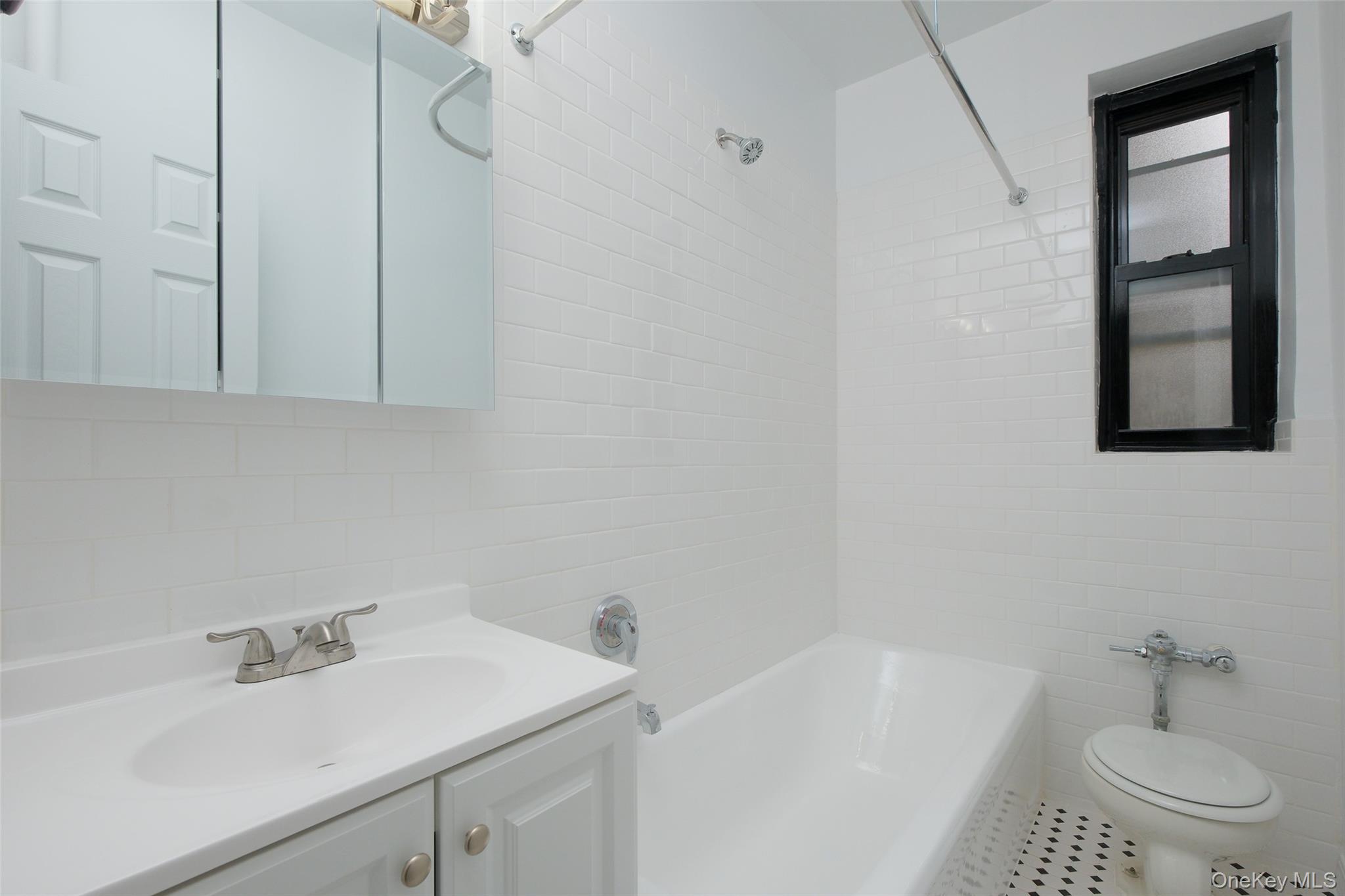 #6 photo, 340 E Mosholu Parkway, Bronx , NY 10458