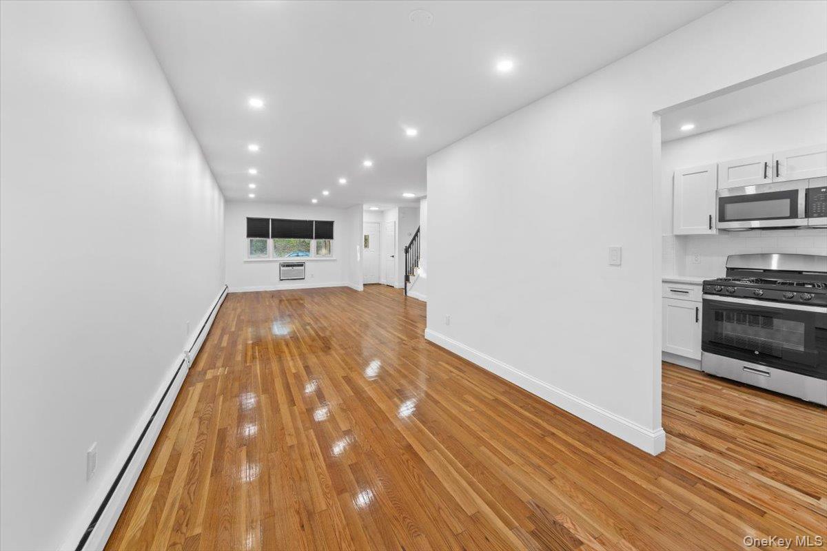 #4 photo, 1176 Fairfax Avenue, Bronx , NY 10465