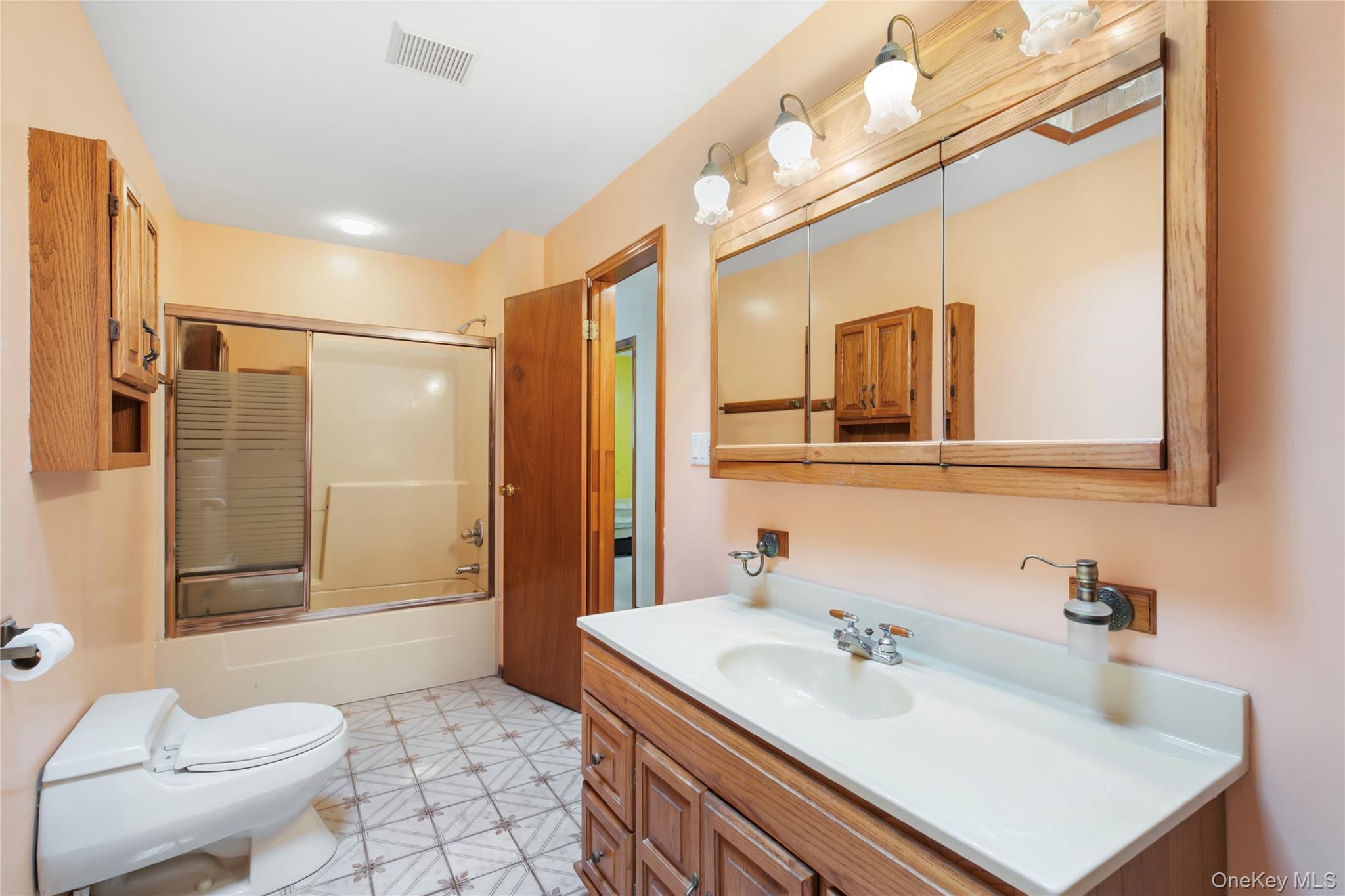 #8 photo, 19 Hawthorne Street, Mastic , NY 11950