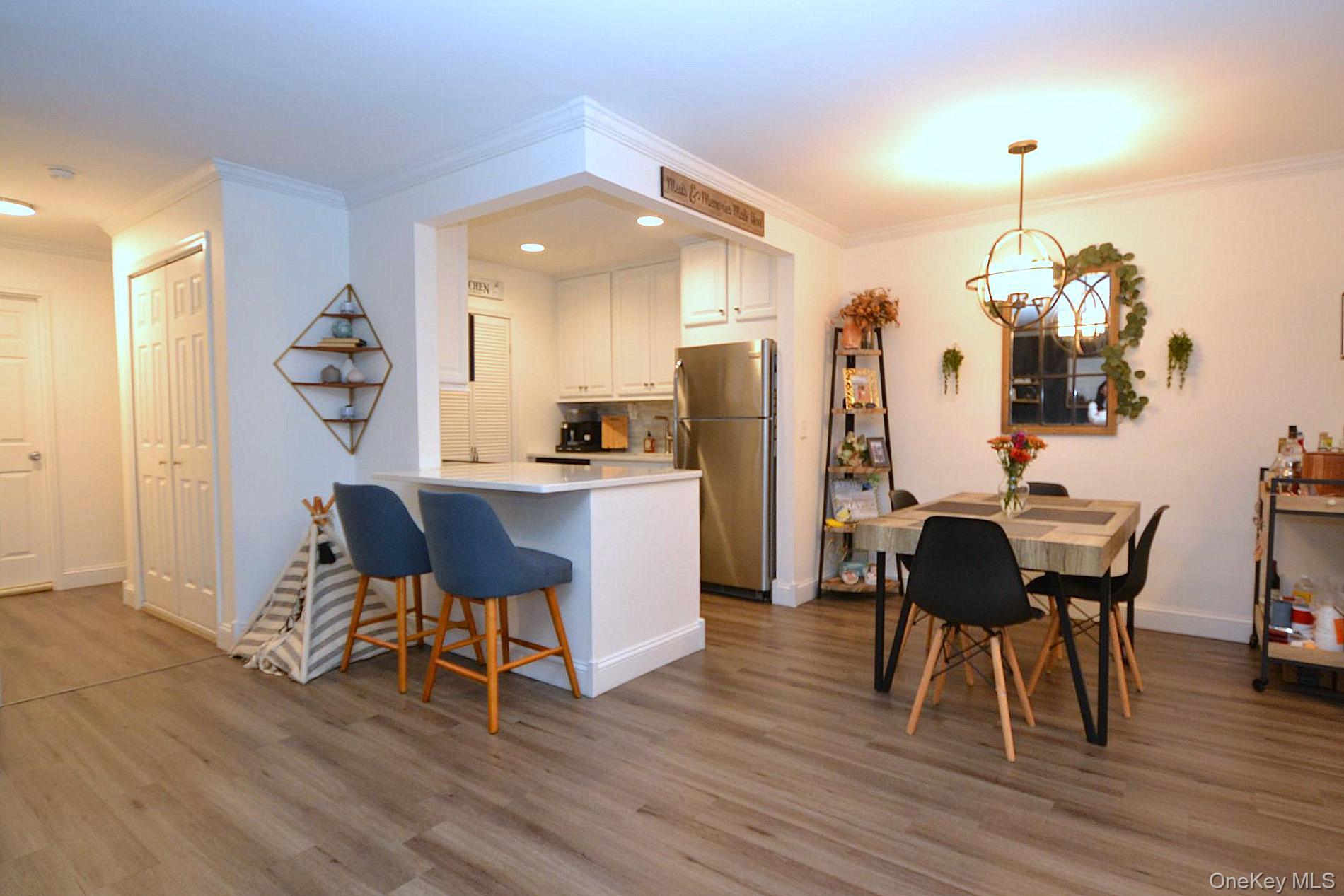 #5 photo, 103 Richmond Boulevard, Ronkonkoma , NY 11779