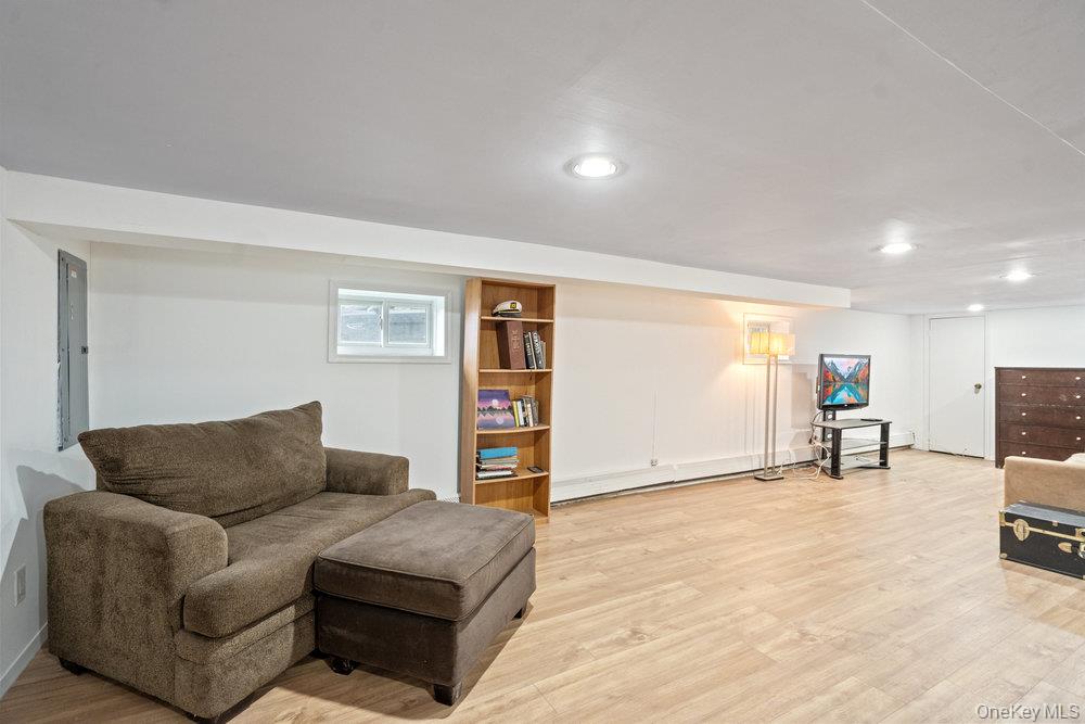 #15 photo, 80 Munro Boulevard, Valley Stream , NY 11581