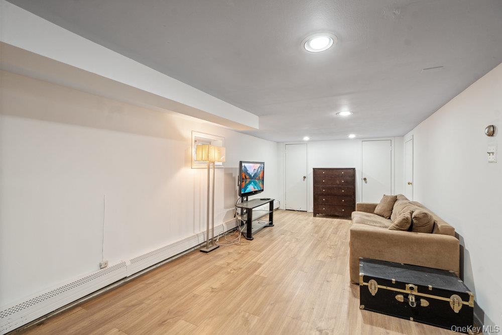 #16 photo, 80 Munro Boulevard, Valley Stream , NY 11581