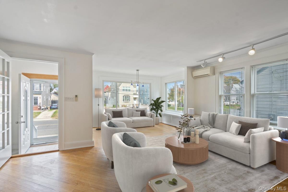 #3 photo, 80 Munro Boulevard, Valley Stream , NY 11581