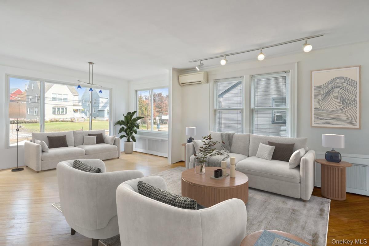 #4 photo, 80 Munro Boulevard, Valley Stream , NY 11581