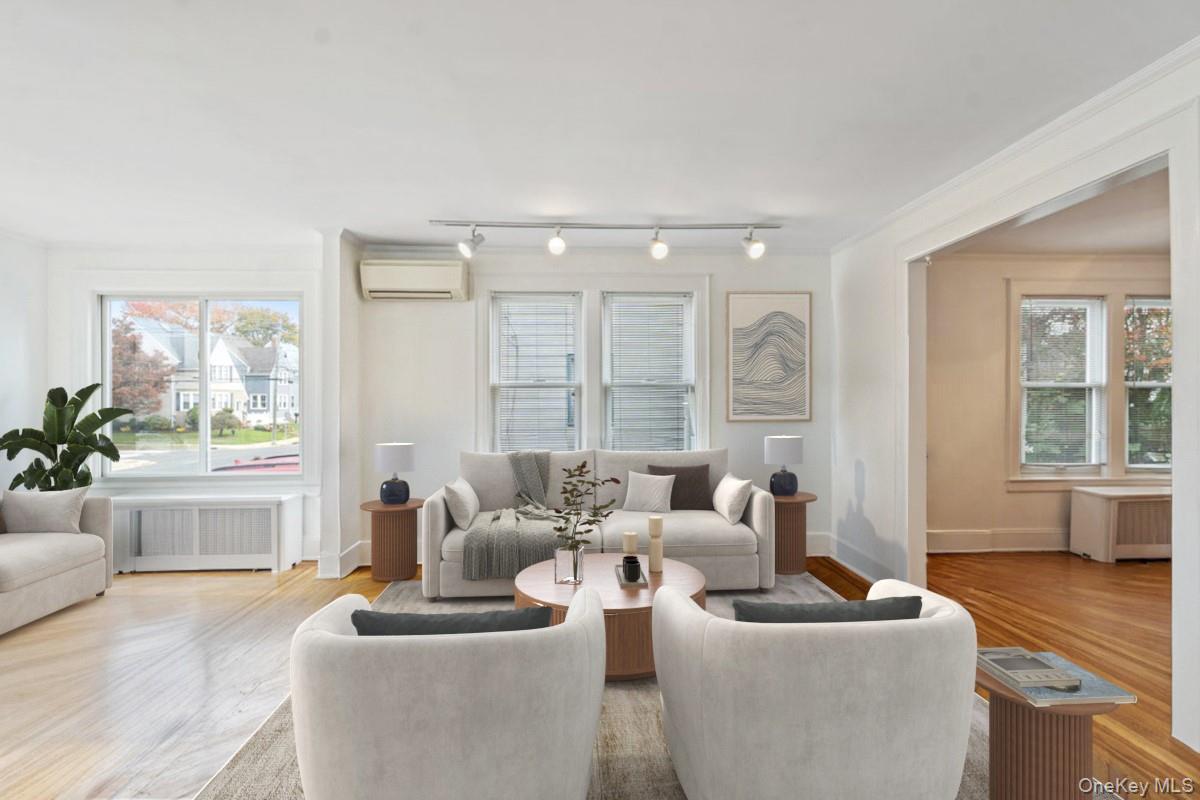 #5 photo, 80 Munro Boulevard, Valley Stream , NY 11581