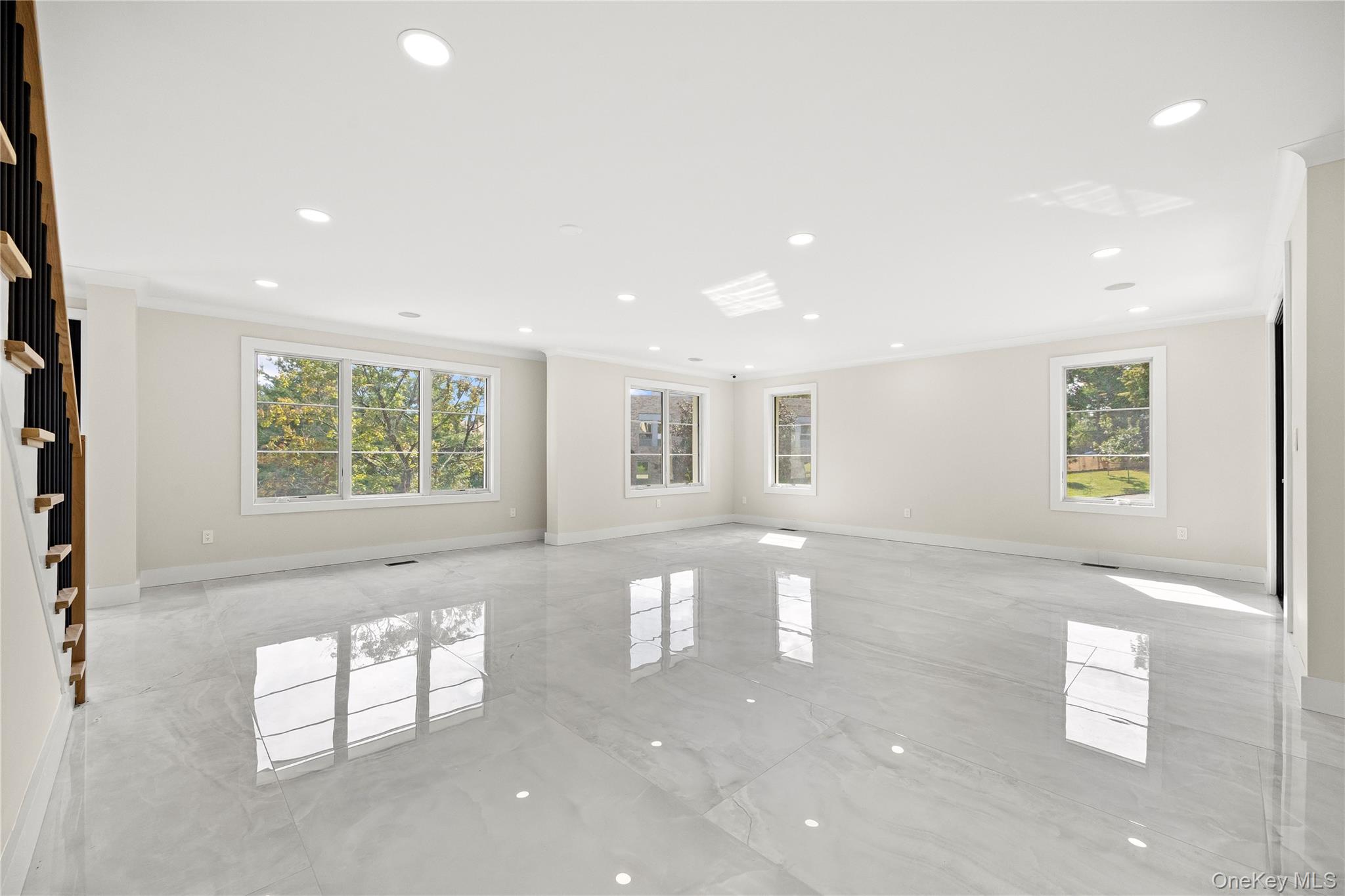 #10 photo, 2 Henry Street, Great Neck , NY 11023