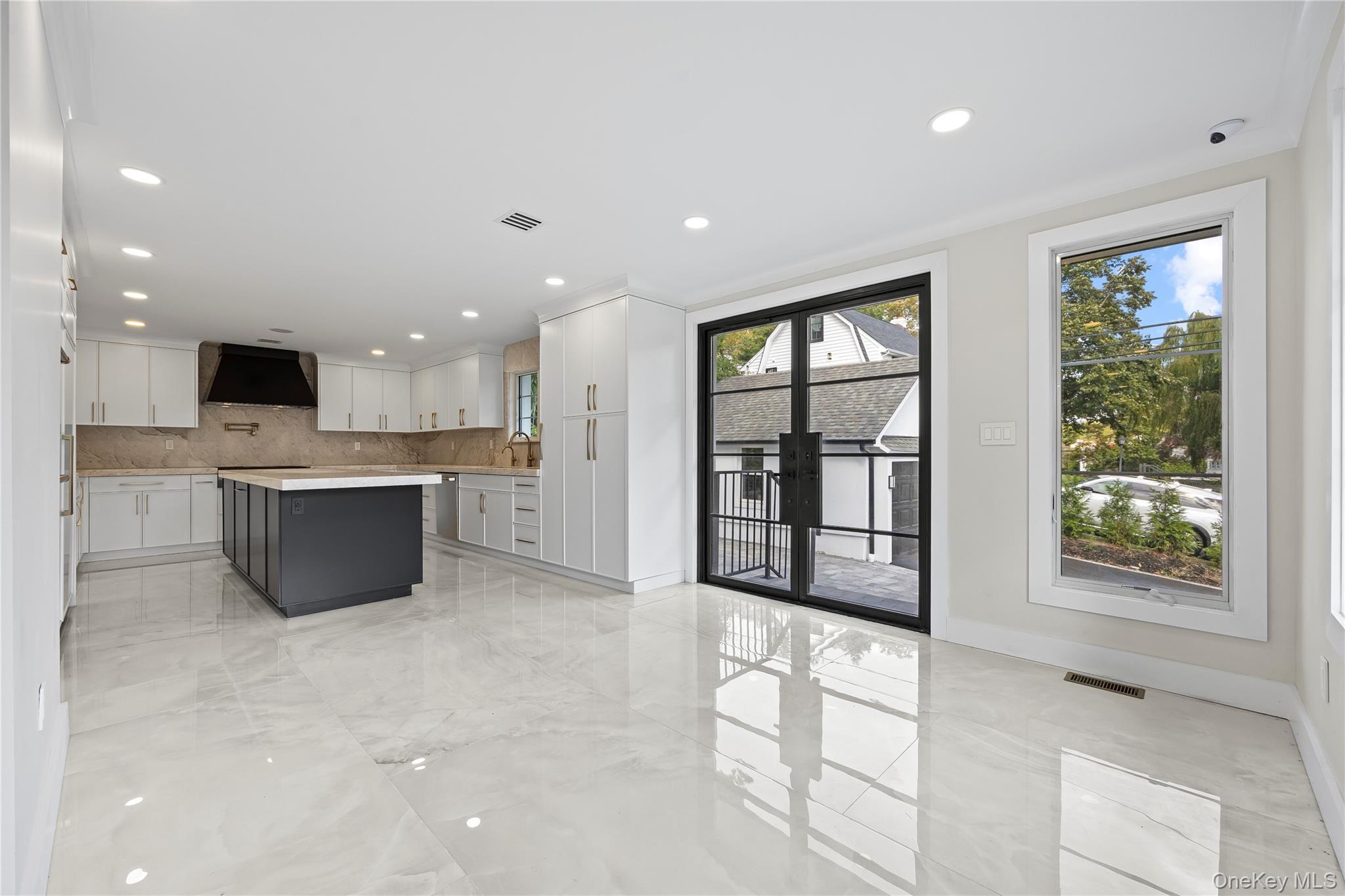 #13 photo, 2 Henry Street, Great Neck , NY 11023