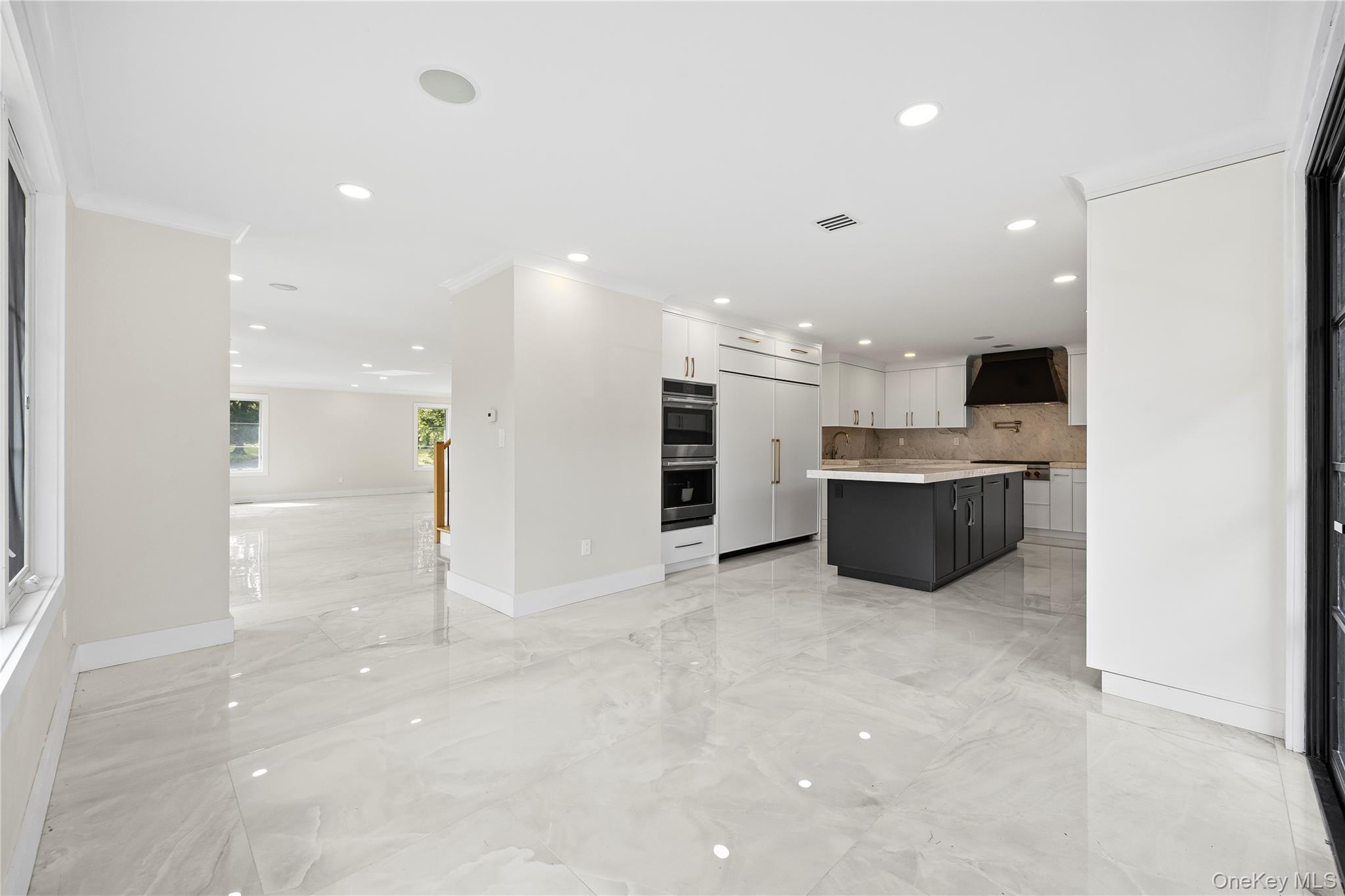 #14 photo, 2 Henry Street, Great Neck , NY 11023