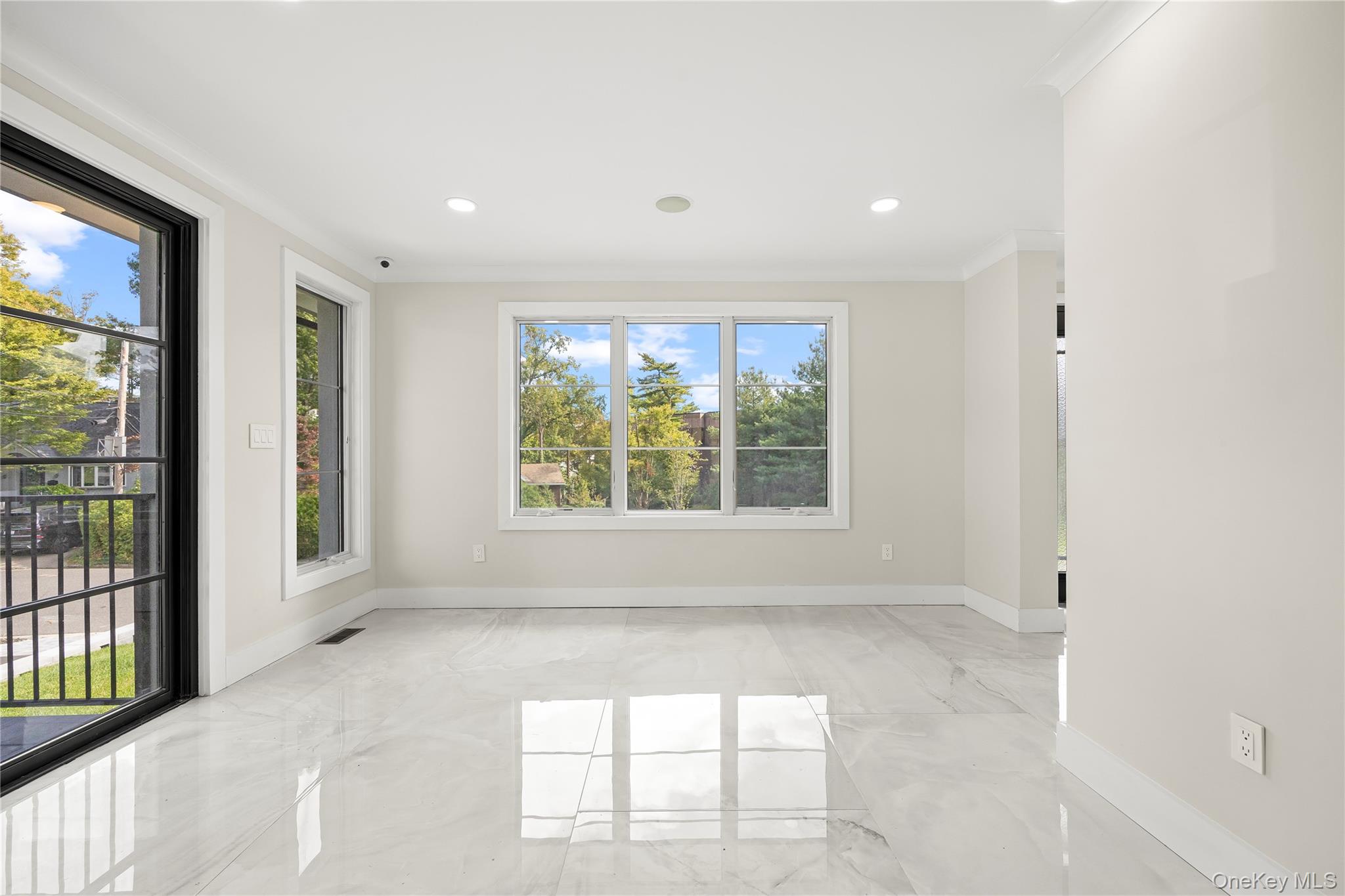 #15 photo, 2 Henry Street, Great Neck , NY 11023