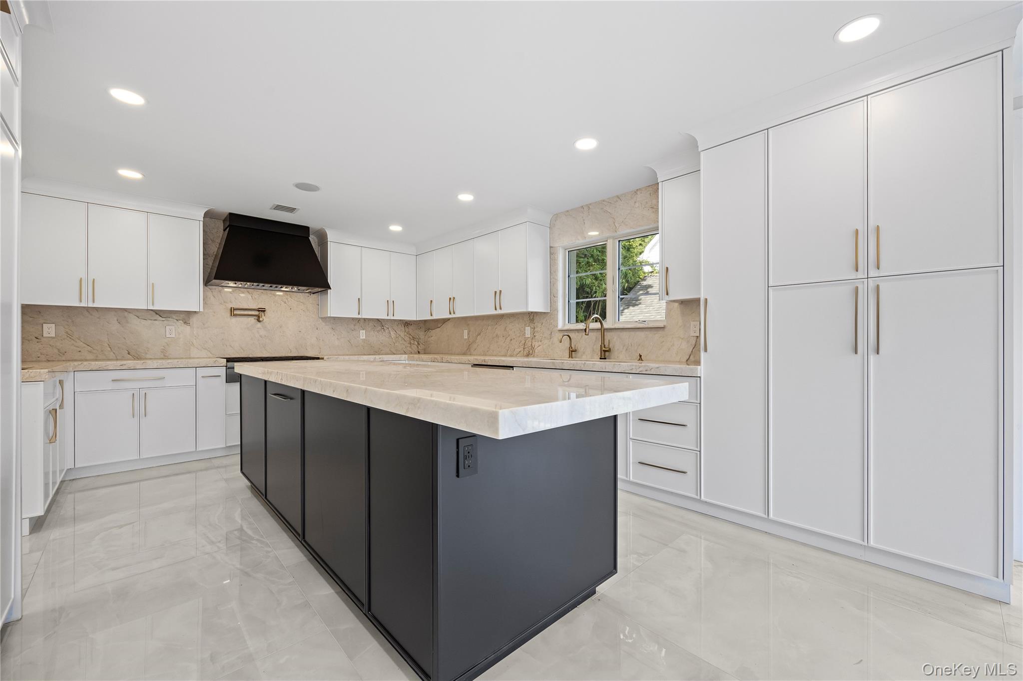 #16 photo, 2 Henry Street, Great Neck , NY 11023