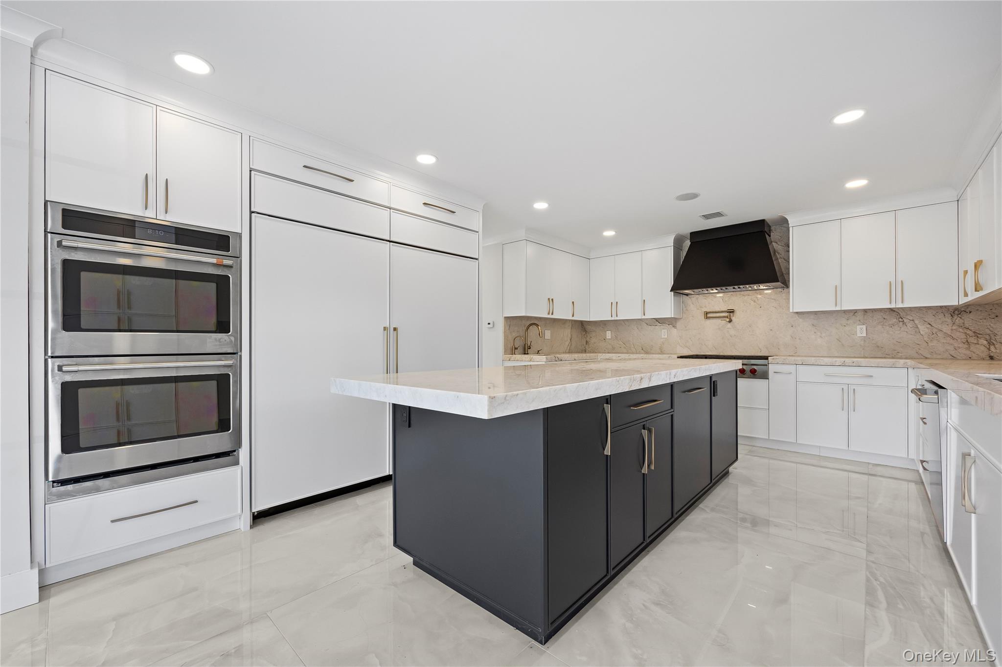 #17 photo, 2 Henry Street, Great Neck , NY 11023