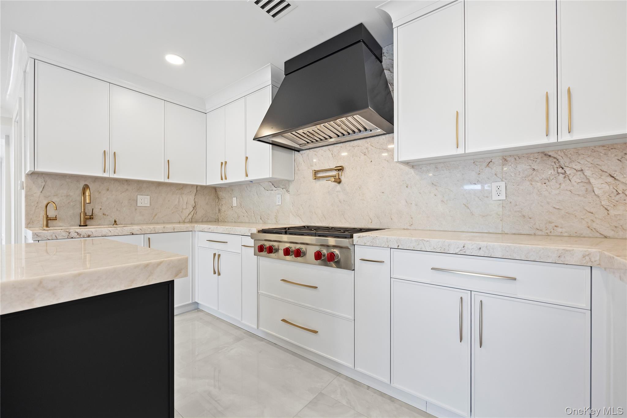 #18 photo, 2 Henry Street, Great Neck , NY 11023