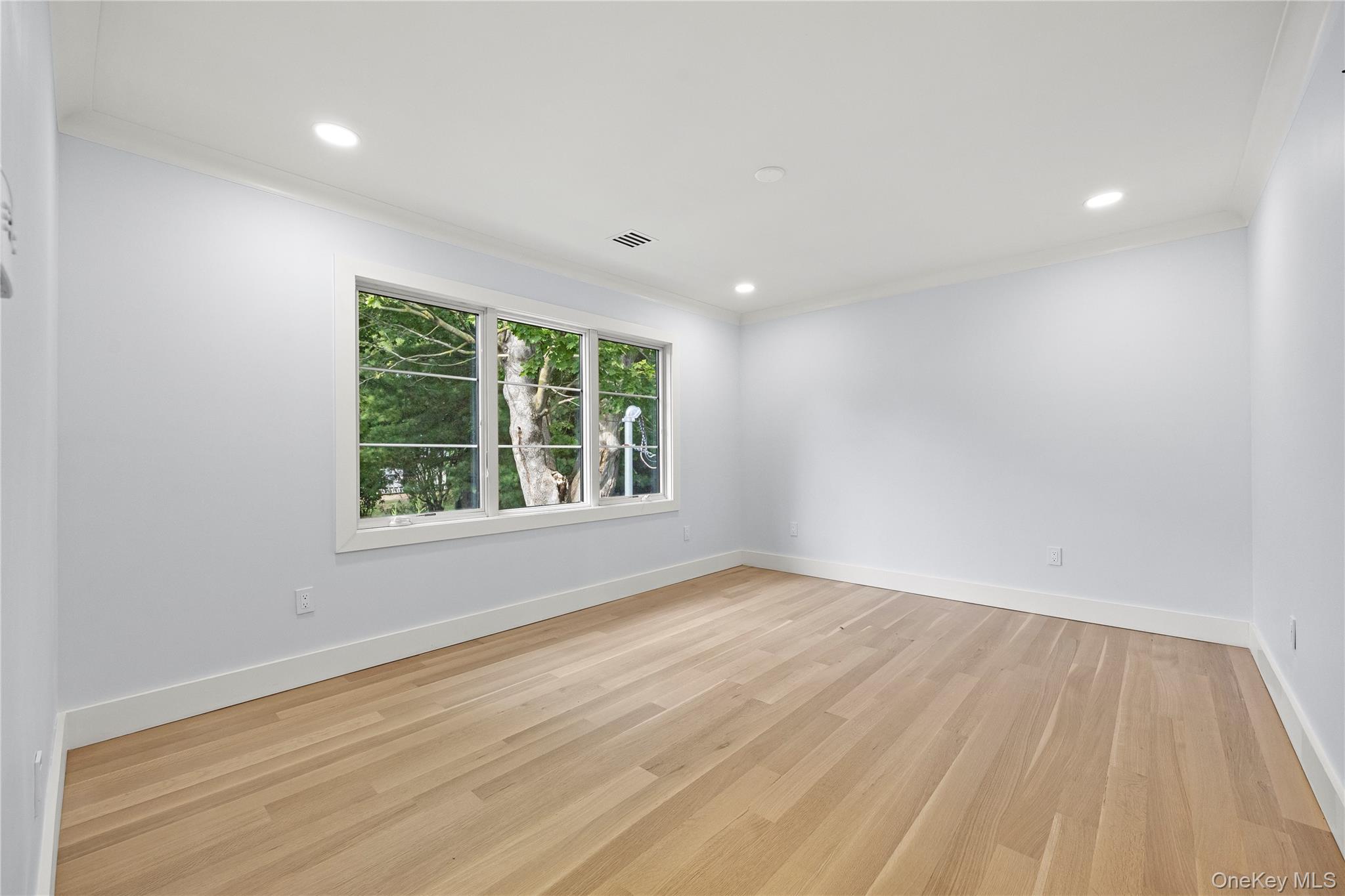 #20 photo, 2 Henry Street, Great Neck , NY 11023