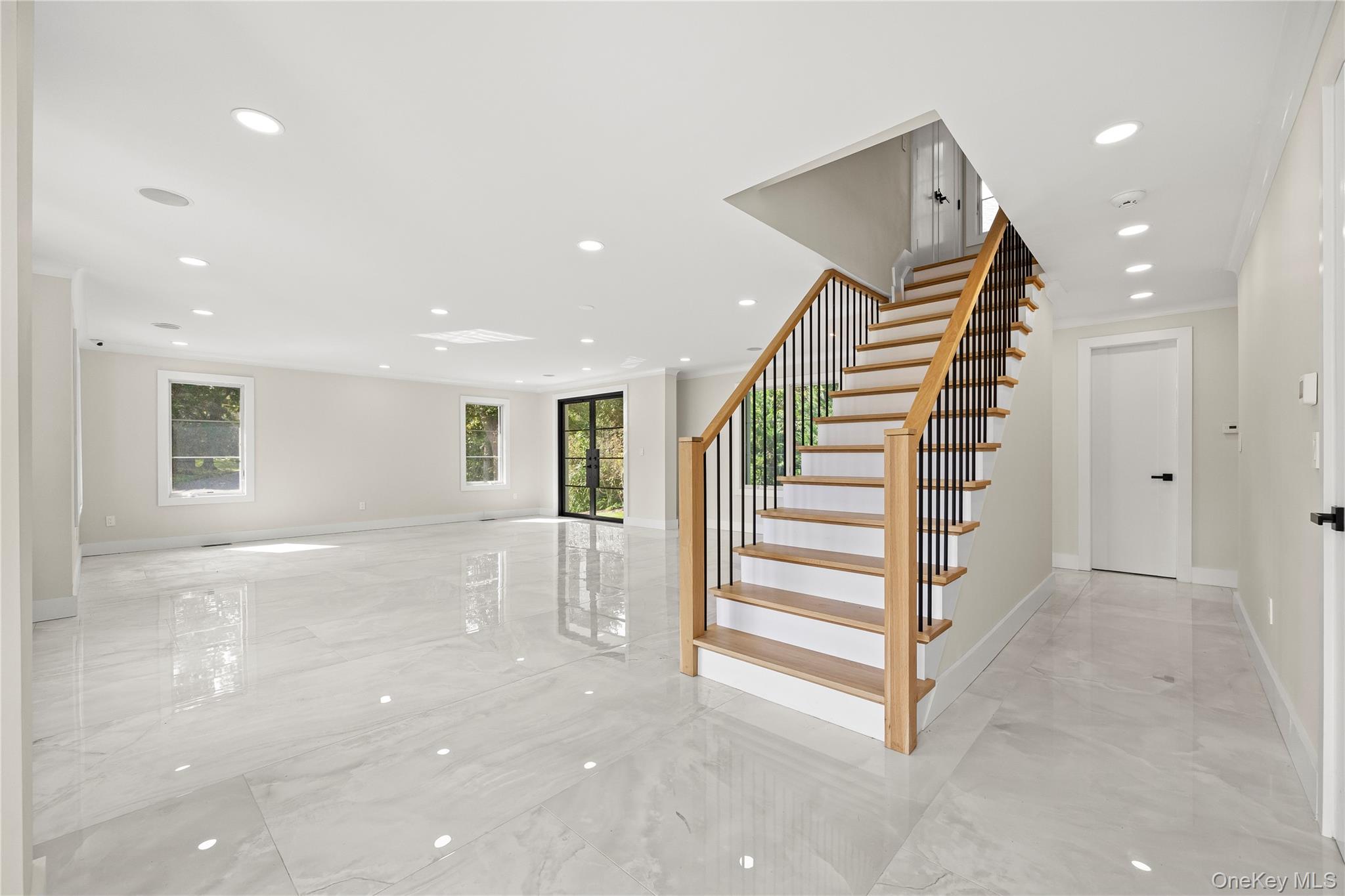 #6 photo, 2 Henry Street, Great Neck , NY 11023