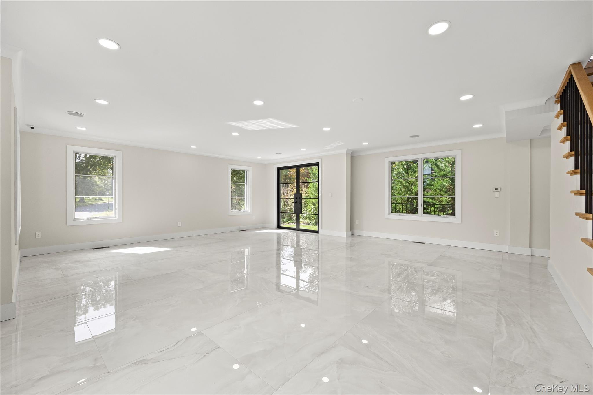 #8 photo, 2 Henry Street, Great Neck , NY 11023