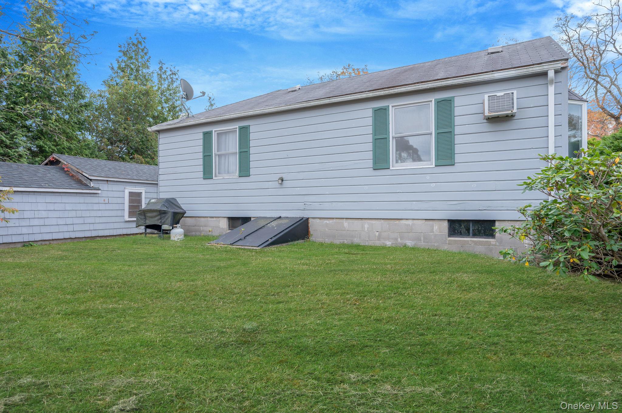 #13 photo, 305 Terry Road, Smithtown , NY 11787