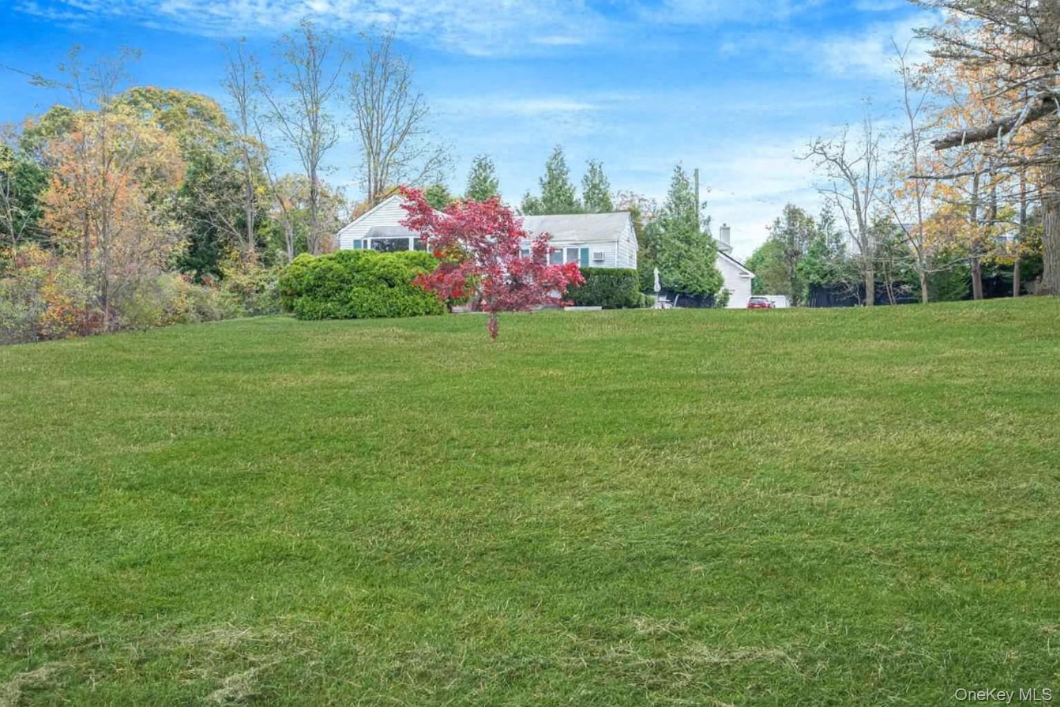 #5 photo, 305 Terry Road, Smithtown , NY 11787