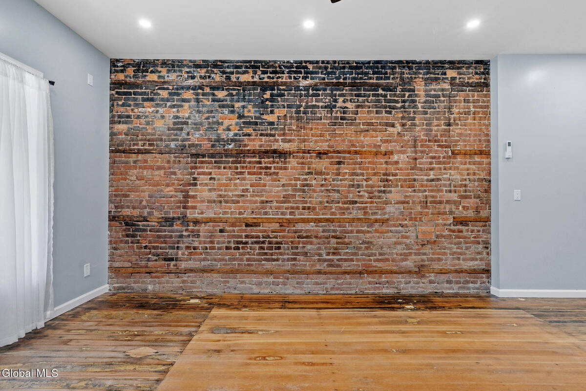 #10 photo, 98 S Main Street, Castleton-on-Hudson , NY 12033